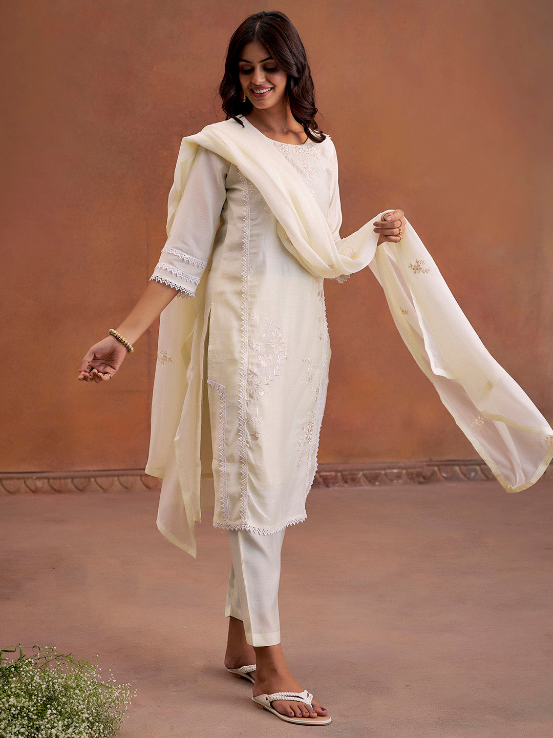 White Festive Embroidered Kurta Set With Dupatta