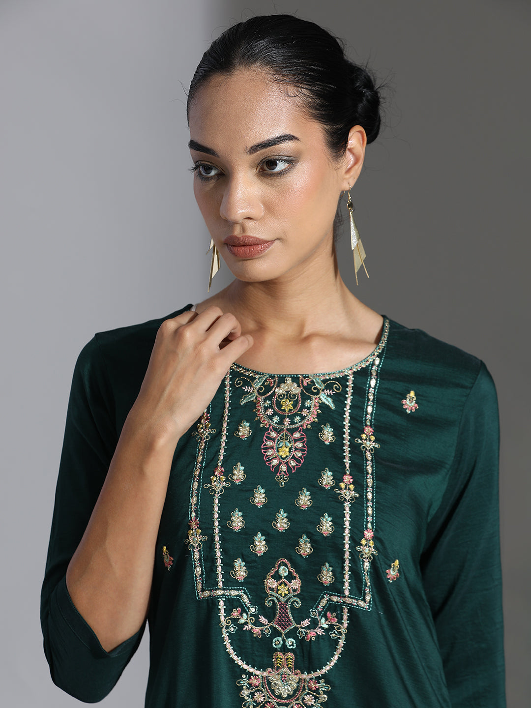 Green Embroidered Chinon Straight Kurta