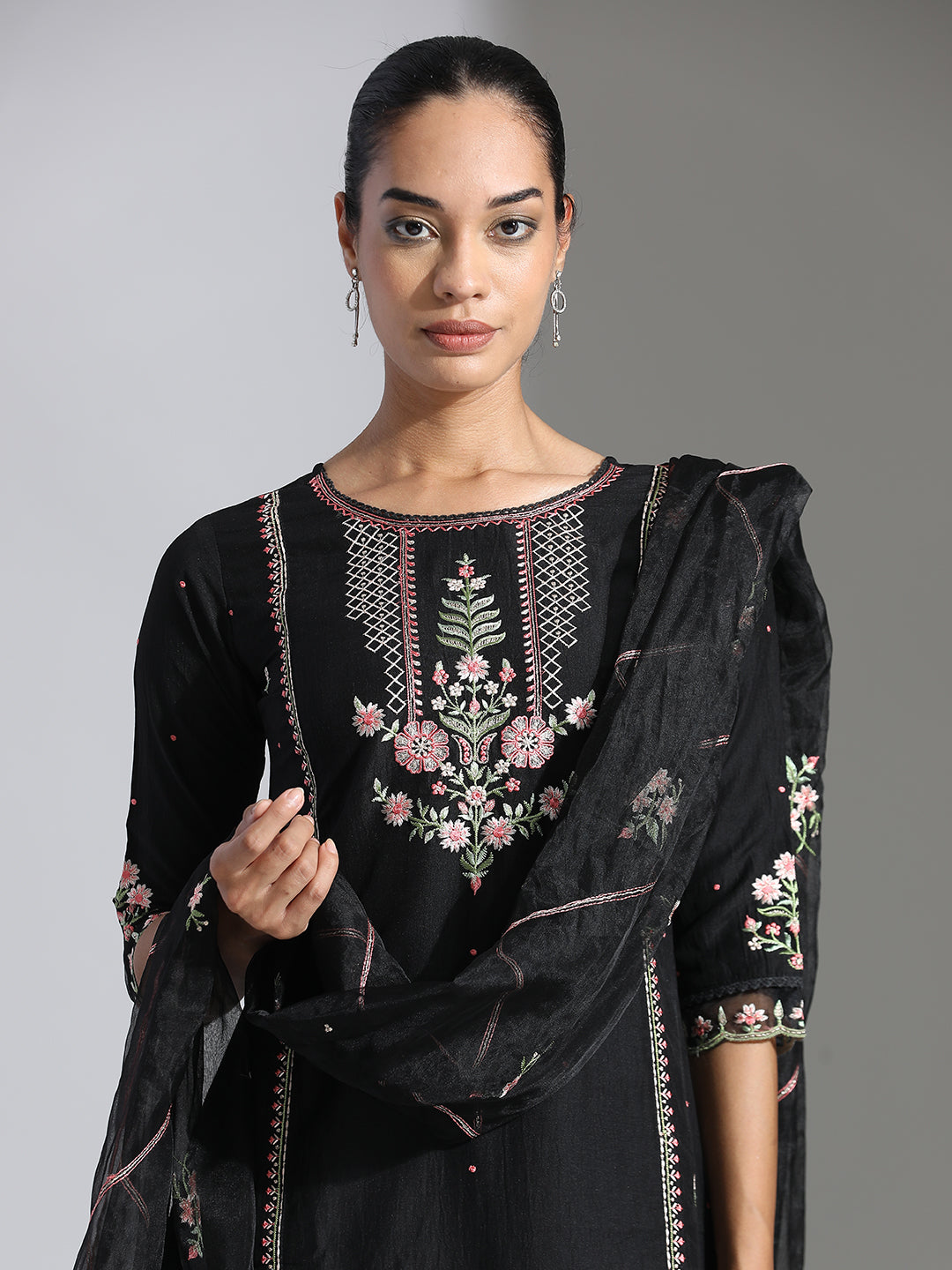 Black Embroidered Silk Blend Kurta Set With Organza Dupatta