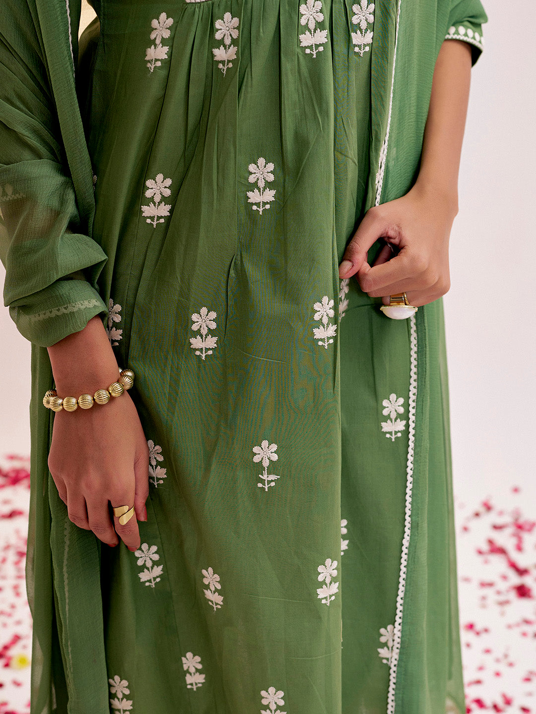 Green Threadwork Embroidered Pure Cotton Kurta Set With Dupatta