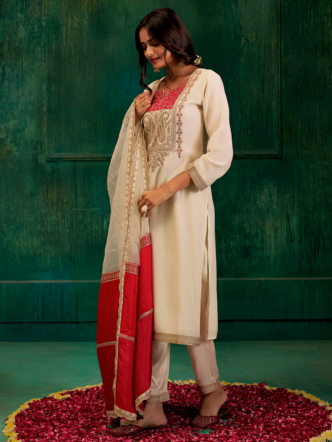 Cream & Fuchsia Zardozi Embroidered Festive Kurta Set With Dupatta