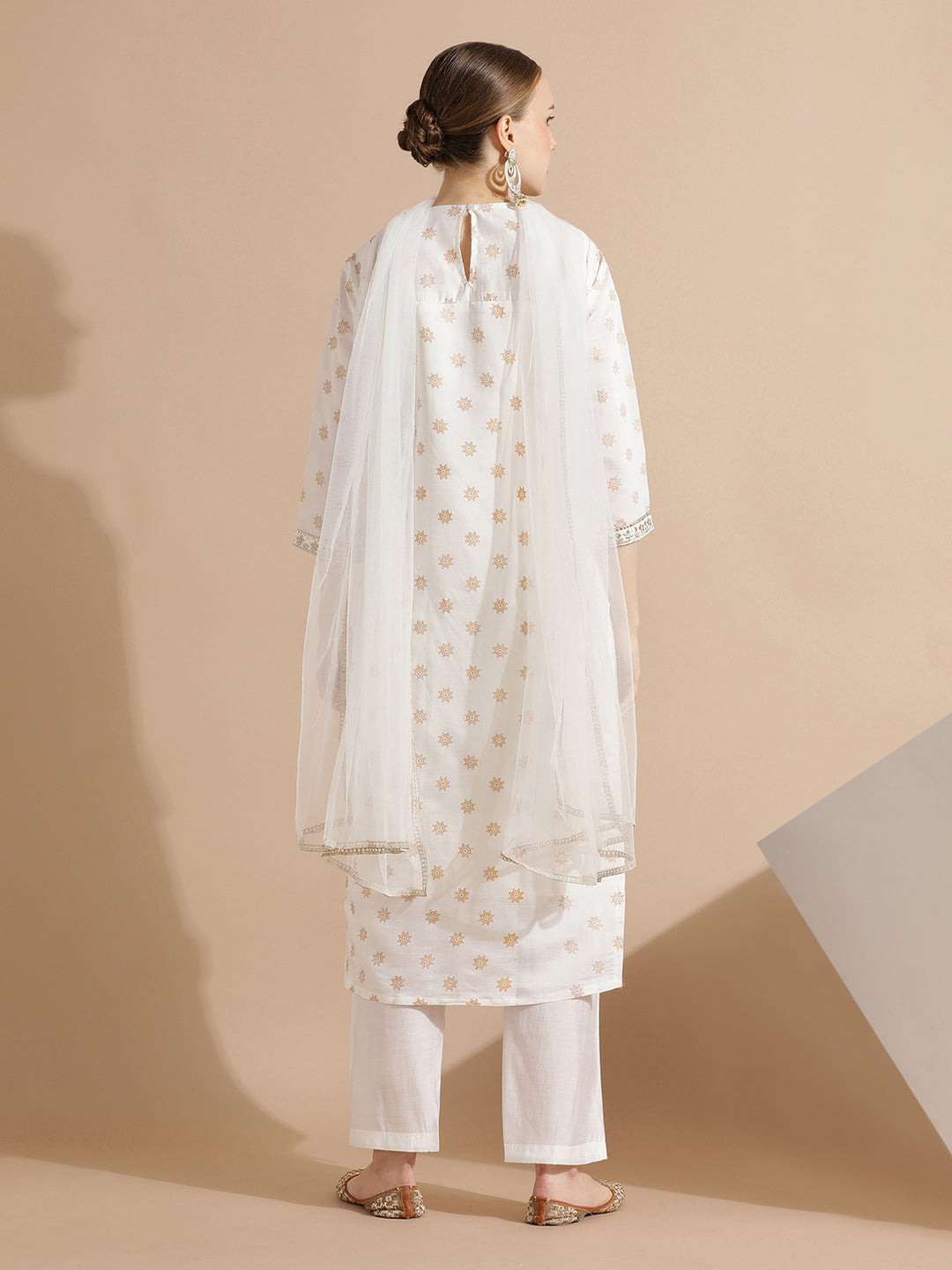 Off White Embroidered Silk Blend Kurta Set With Net Dupatta