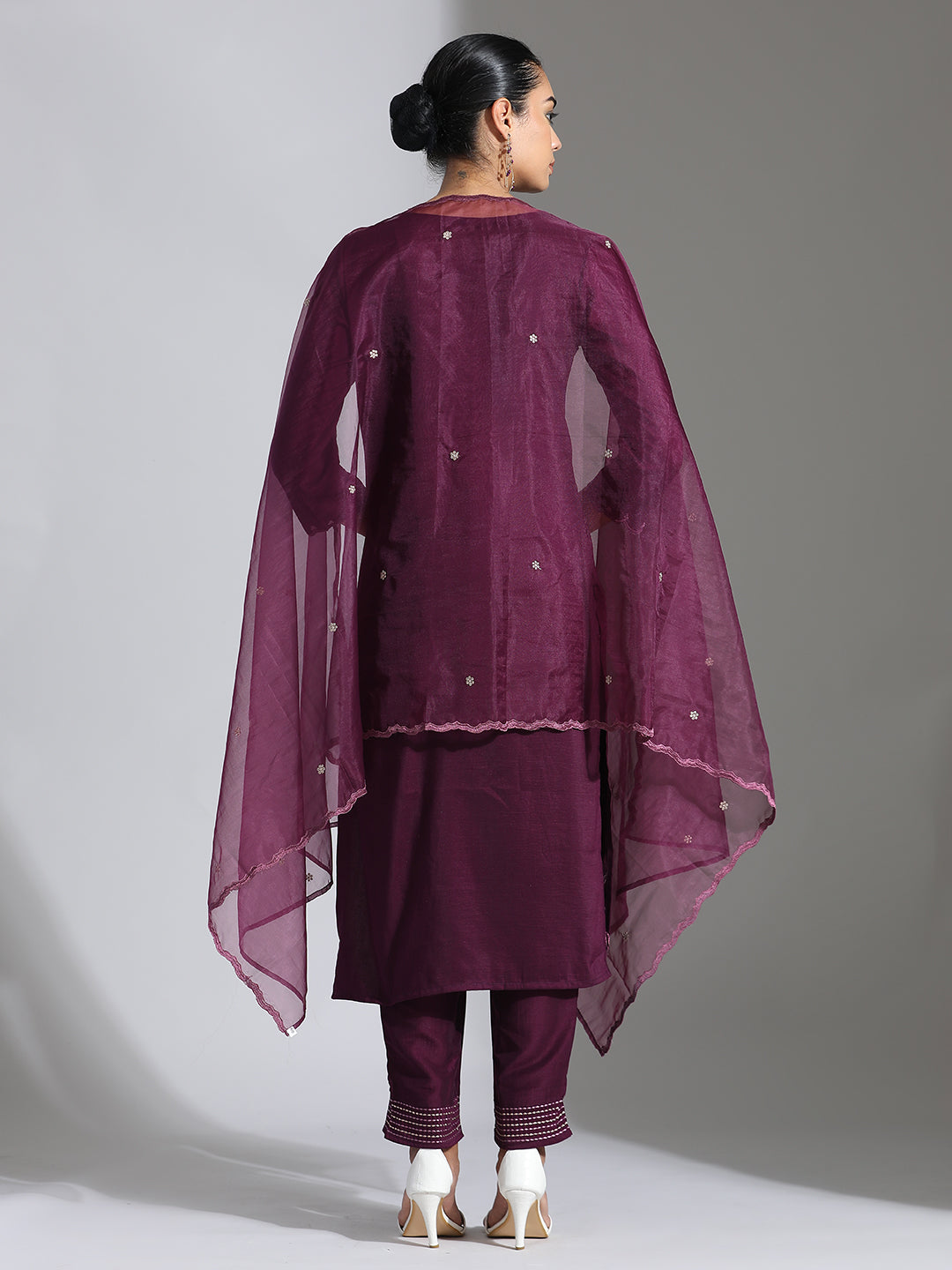 Purple Embroidered Silk Blend Kurta Set With Organza Dupatta