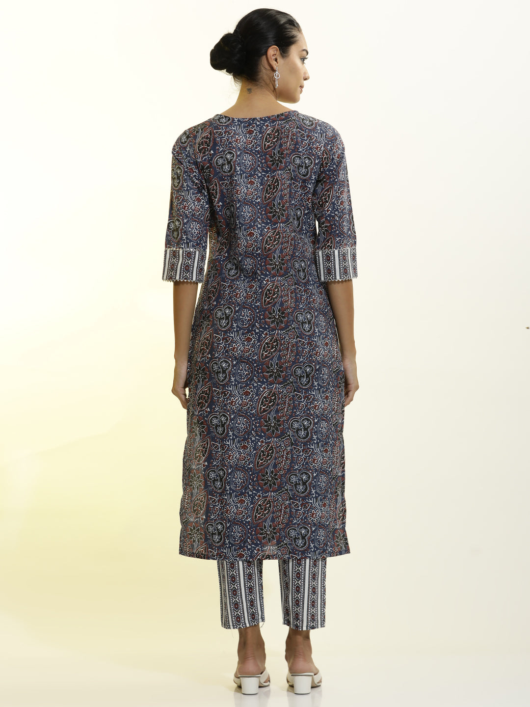 Grey Floral Printed Cotton Blend Kurta Set