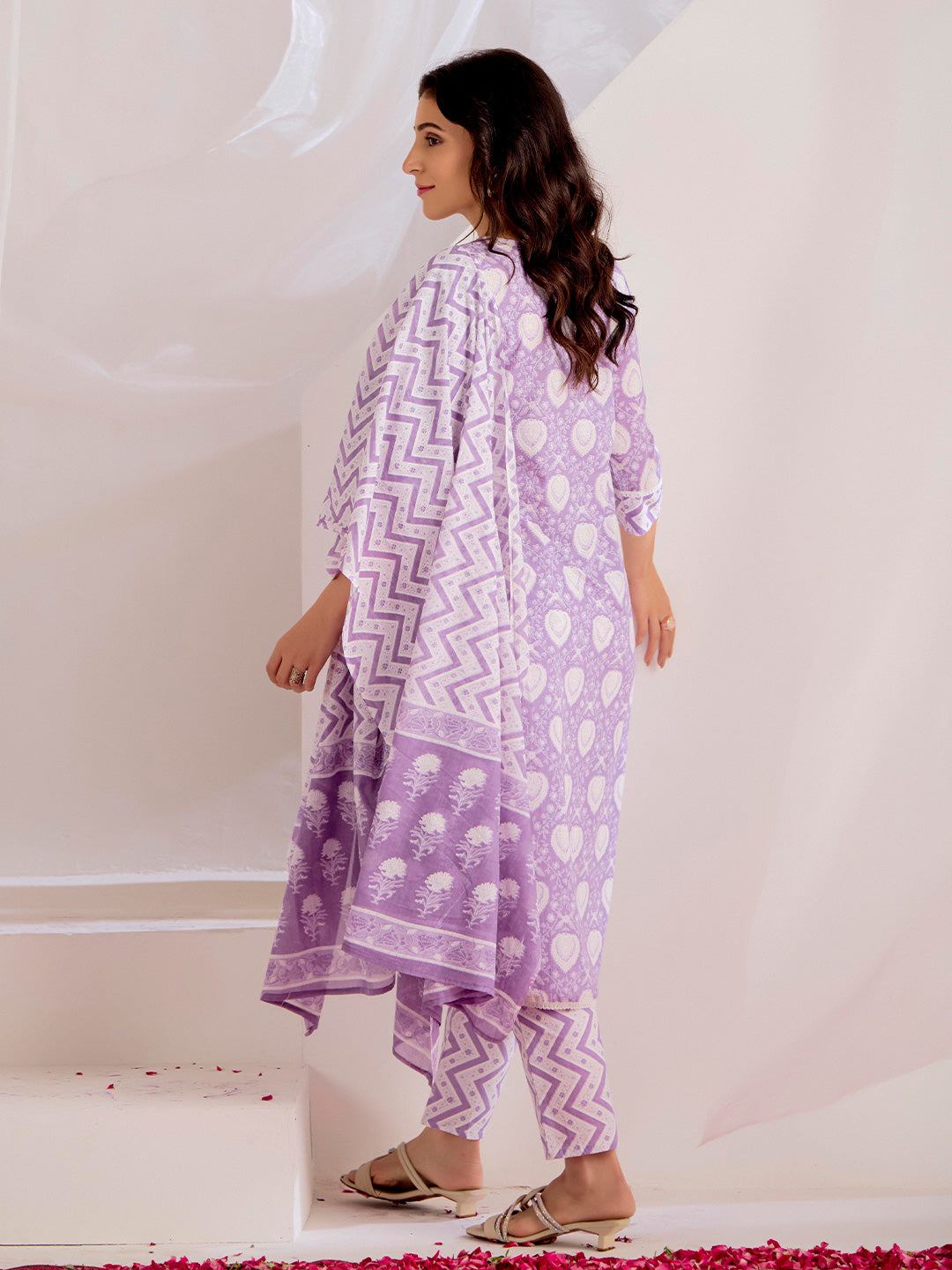 Lavender Ethnic Printed Cotton Kurta Set With Dupatta