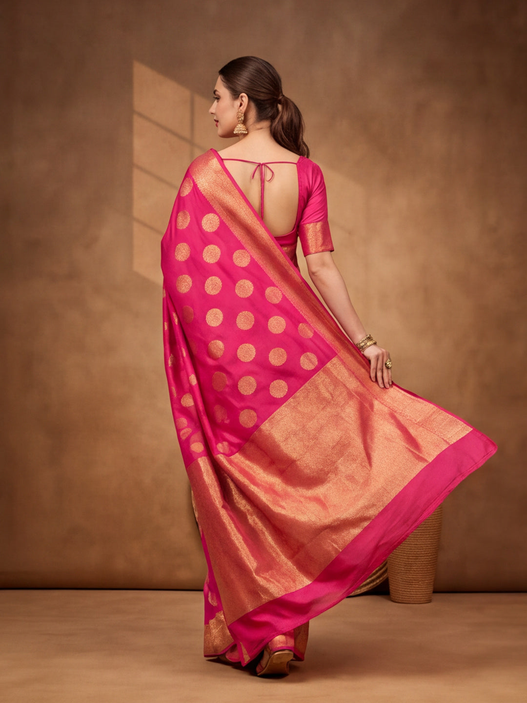 Jaipur Kurti Women'S Beautifull Weaving Work Pink Saree