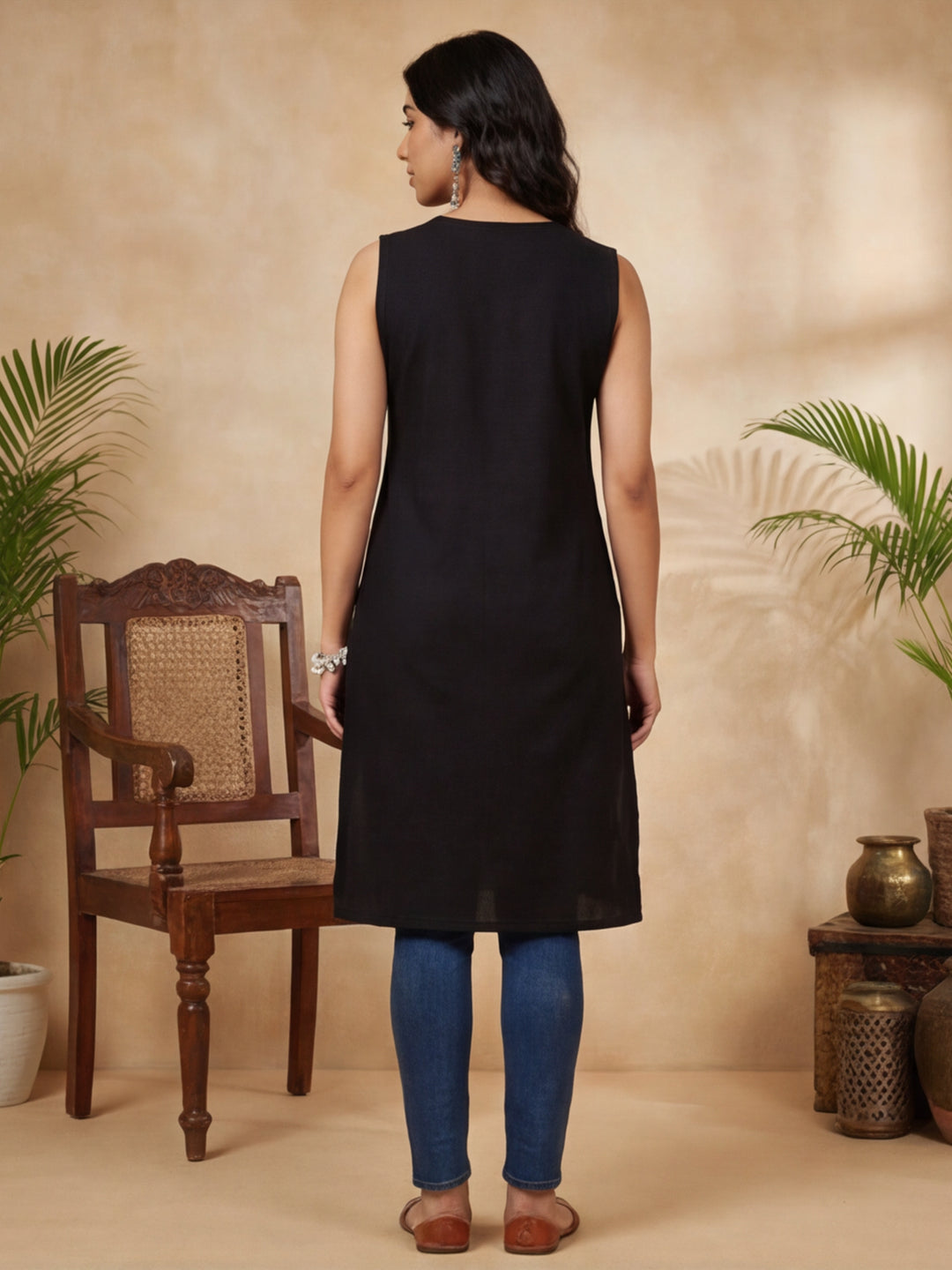 Black Embroidered Sleeveless Kurta