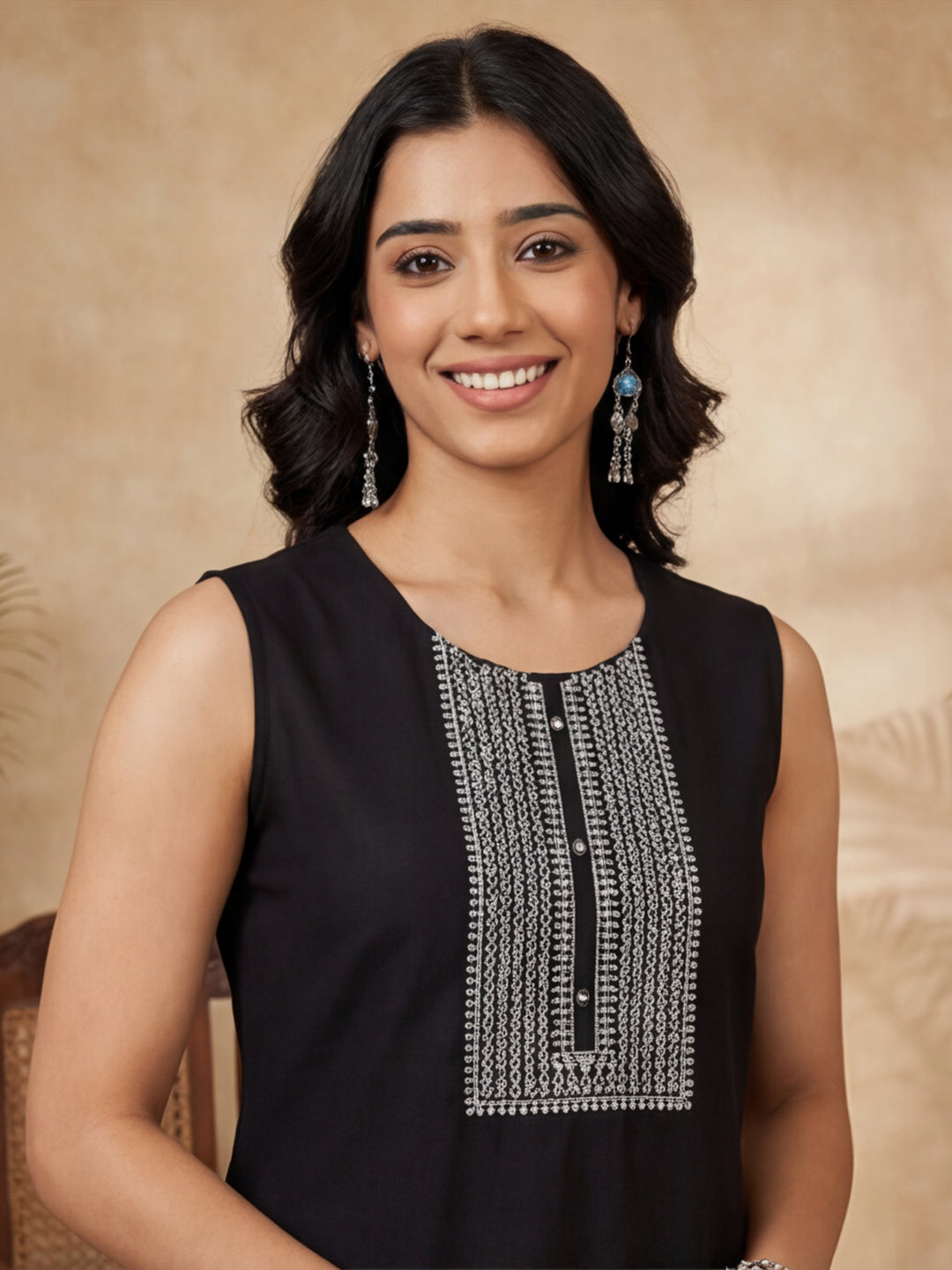Black Embroidered Sleeveless Kurta