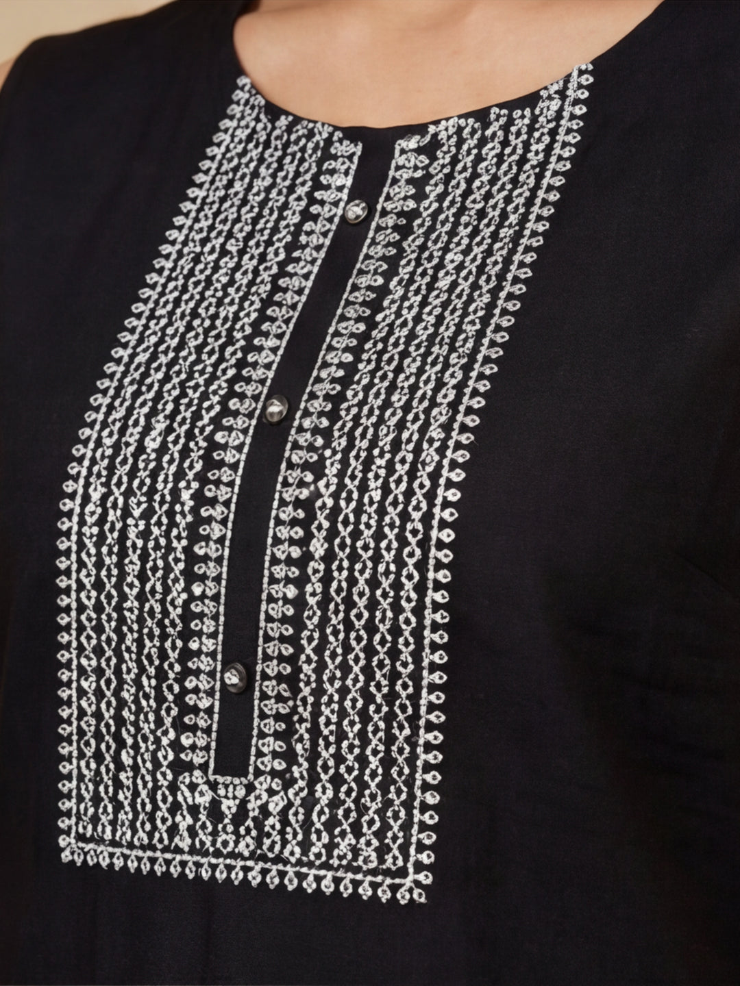 Black Embroidered Sleeveless Kurta
