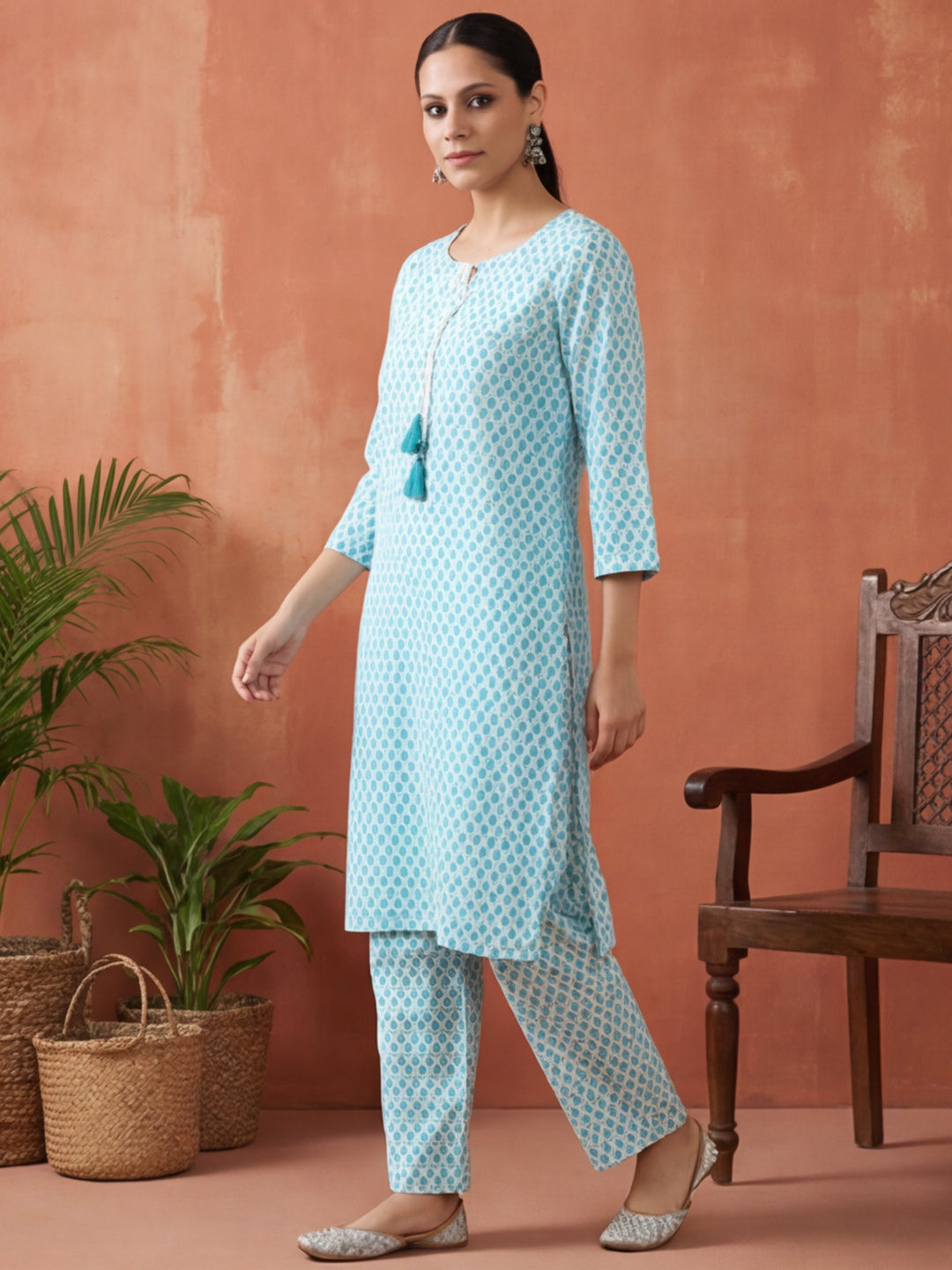 Floral Printed Straight Kurta & Trousers Sets