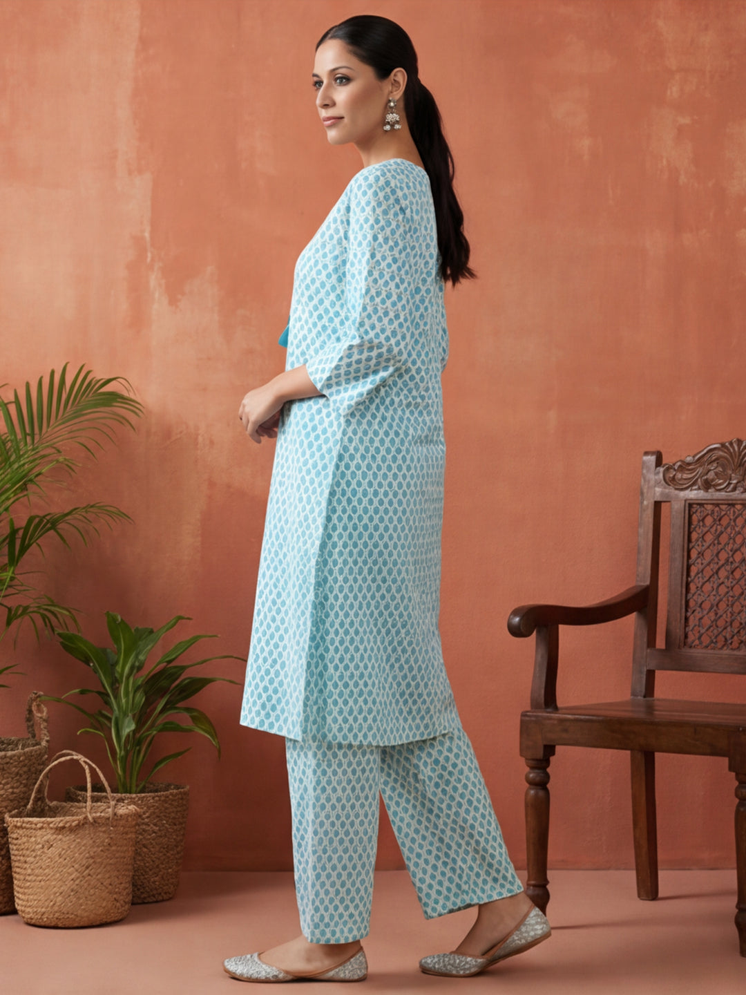 Floral Printed Straight Kurta & Trousers Sets