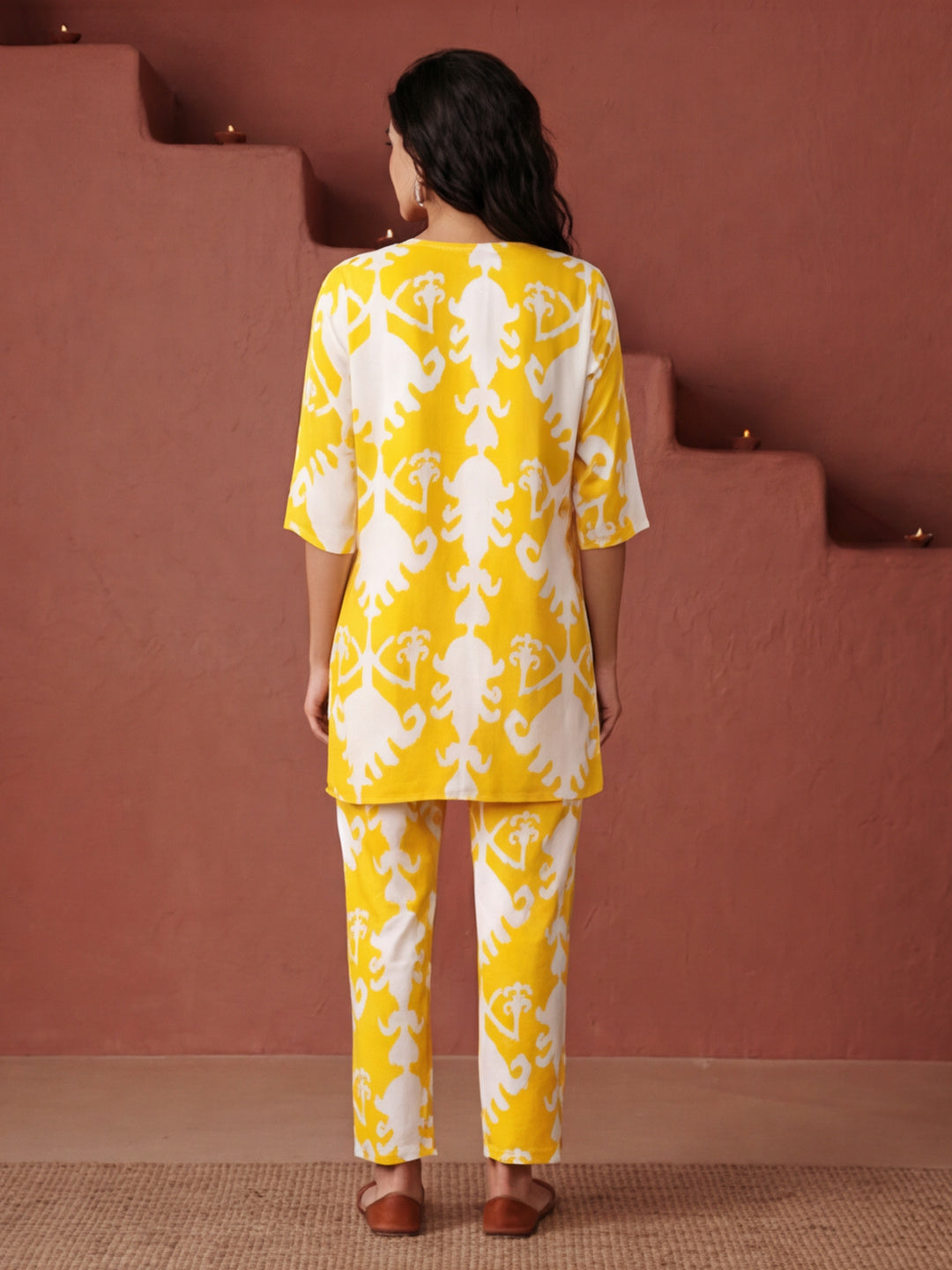 Floral Printed Straight Kurta & Trousers Sets