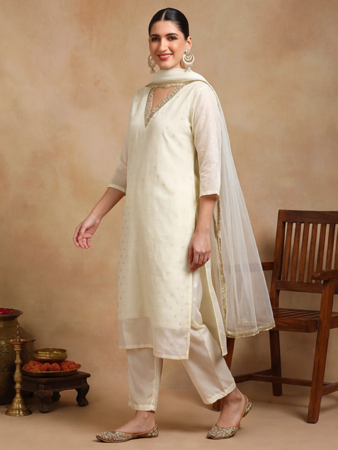 Ethnic Motifs Yoke Design Straight Kurta & Trousers Sets