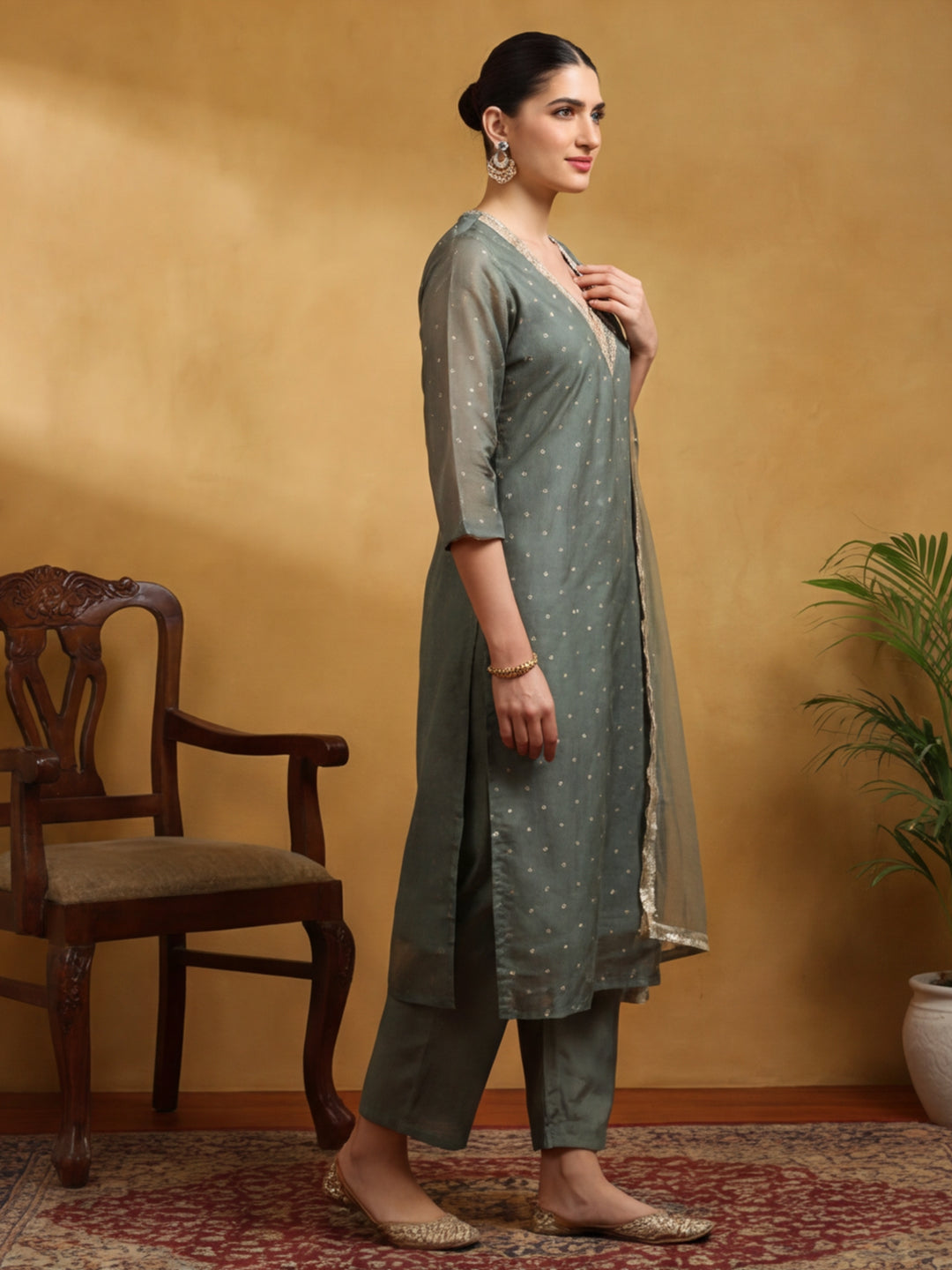 Ethnic Motifs Yoke Design Straight Kurta & Trousers Sets