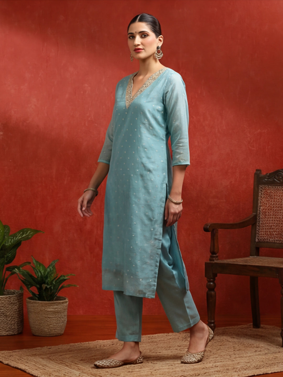 Ethnic Motifs Yoke Design Straight Kurta & Trousers Sets
