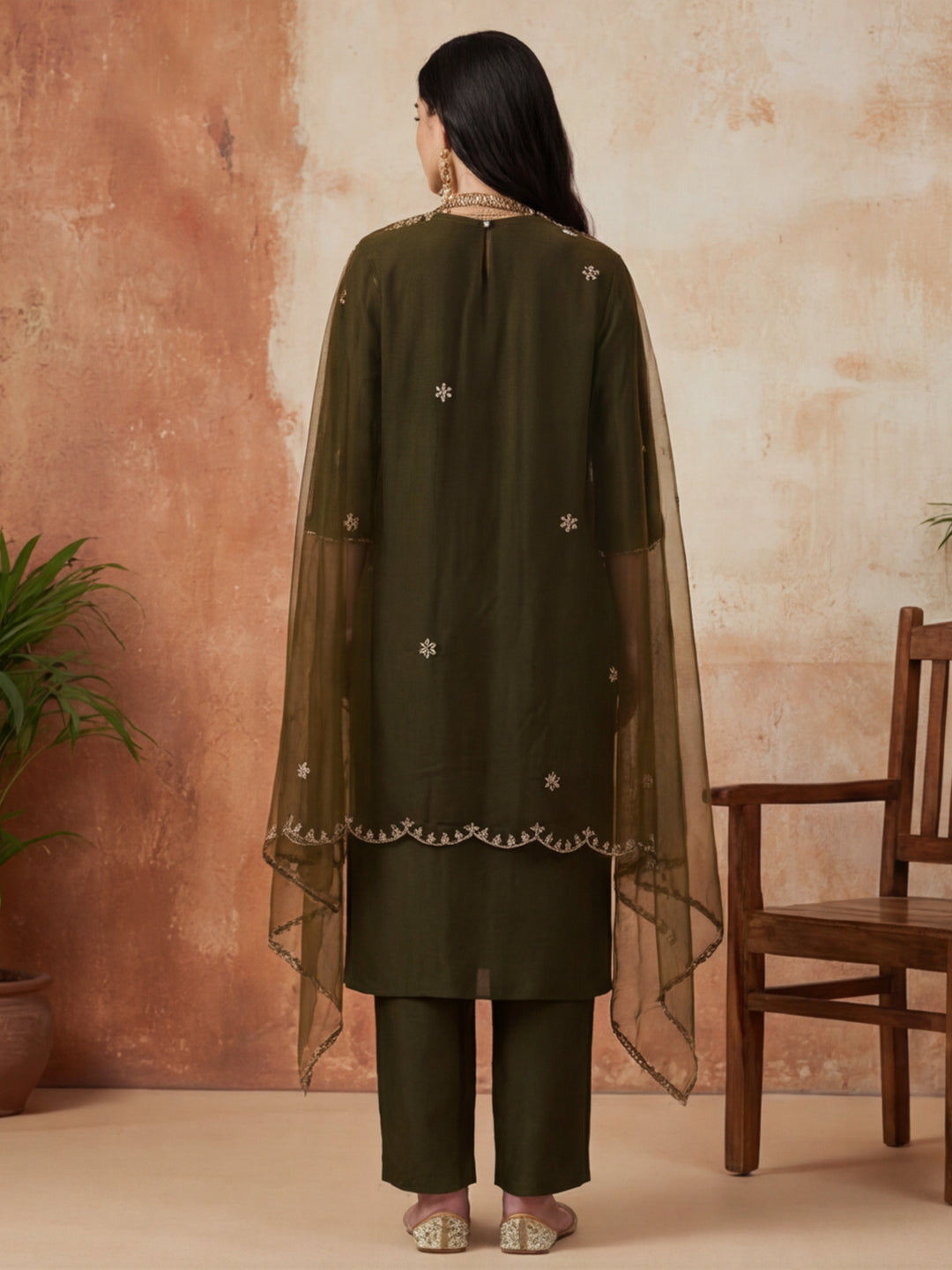 Ethnic Motifs Embroidered Straight Kurta & Trousers Sets