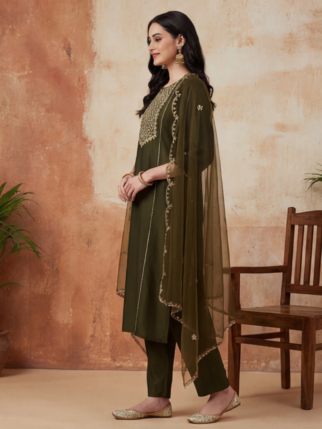Ethnic Motifs Embroidered Straight Kurta & Trousers Sets