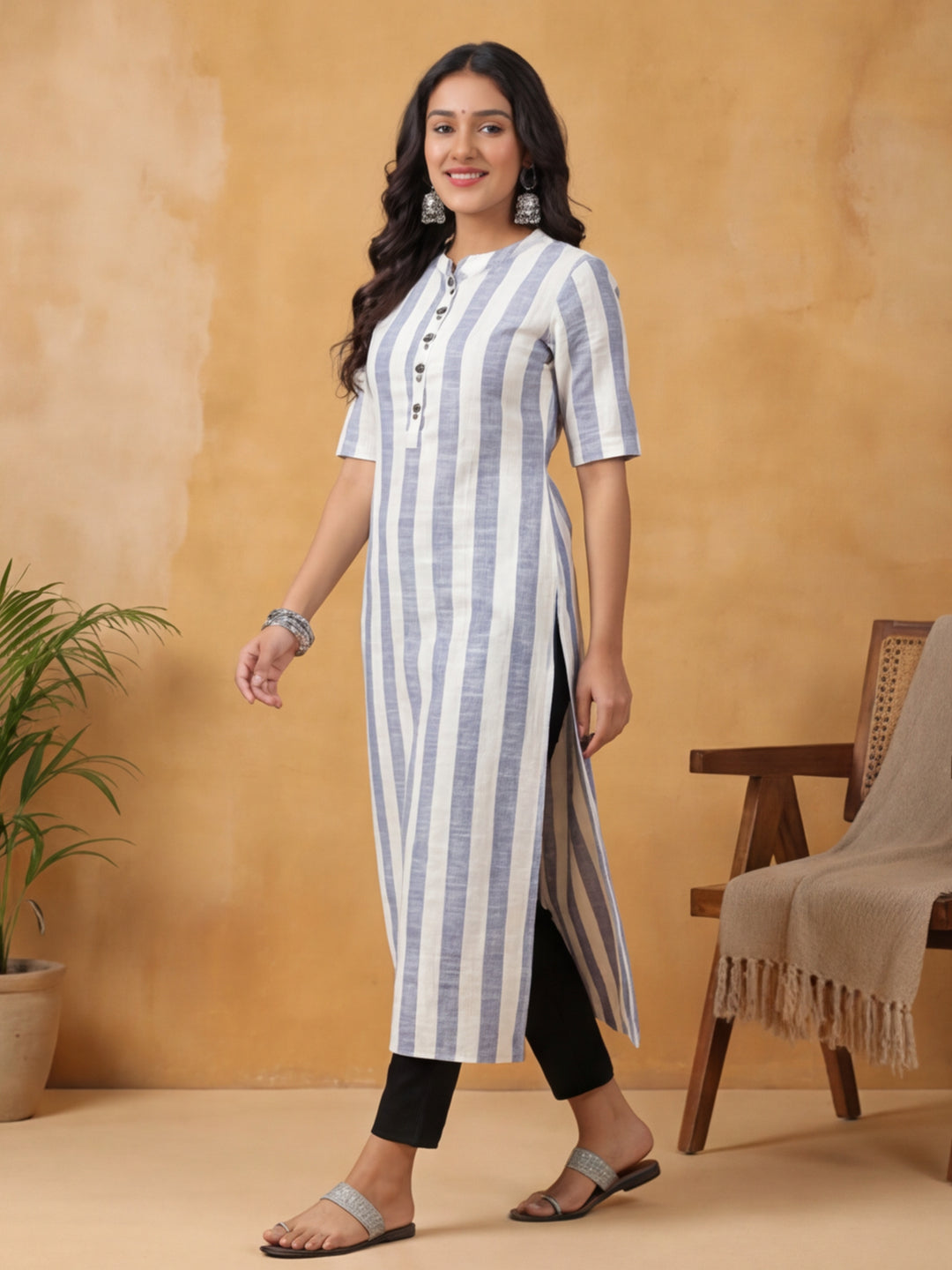 Women White & Blue Striped Straight Kurta