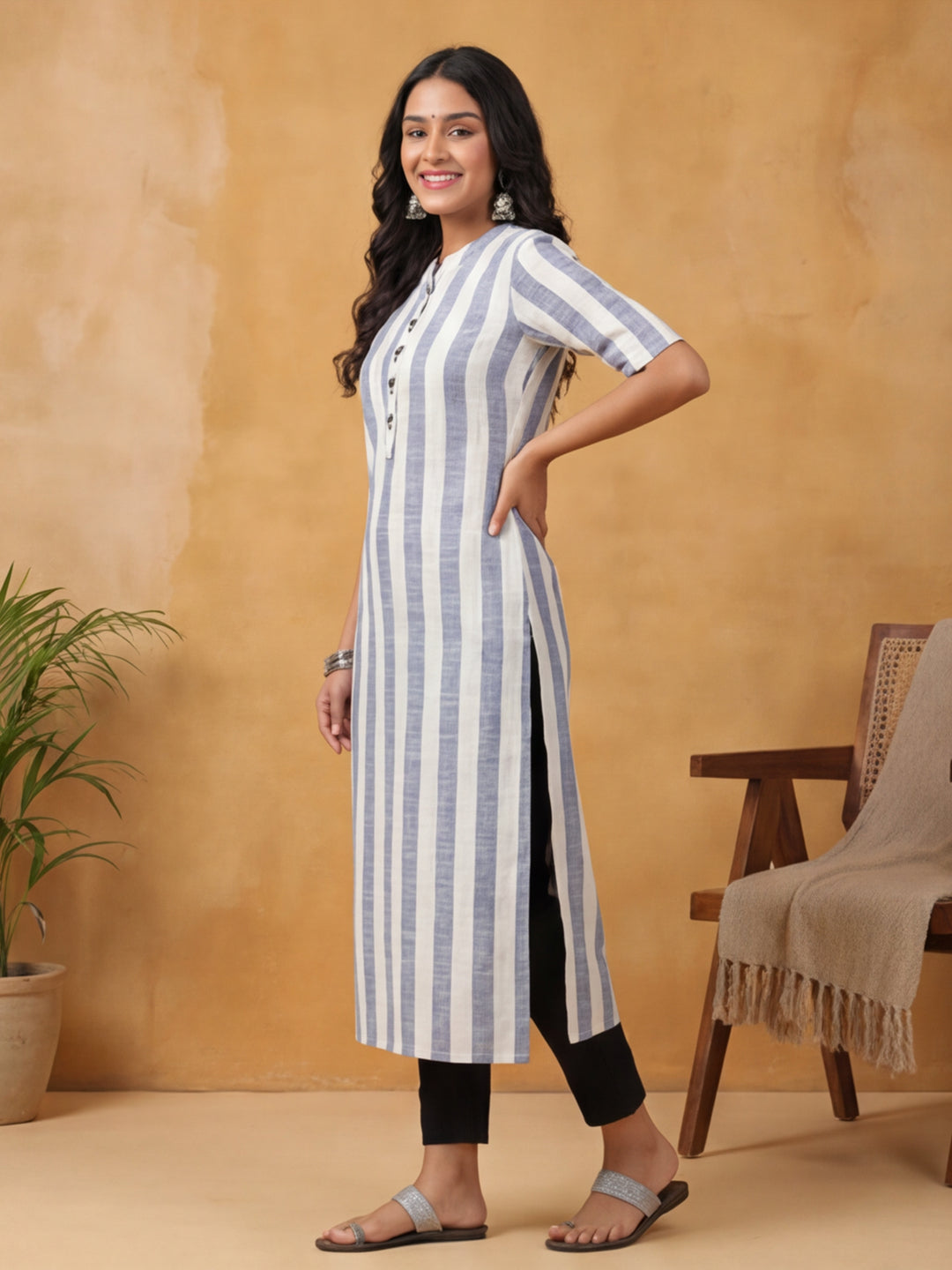 Women White & Blue Striped Straight Kurta