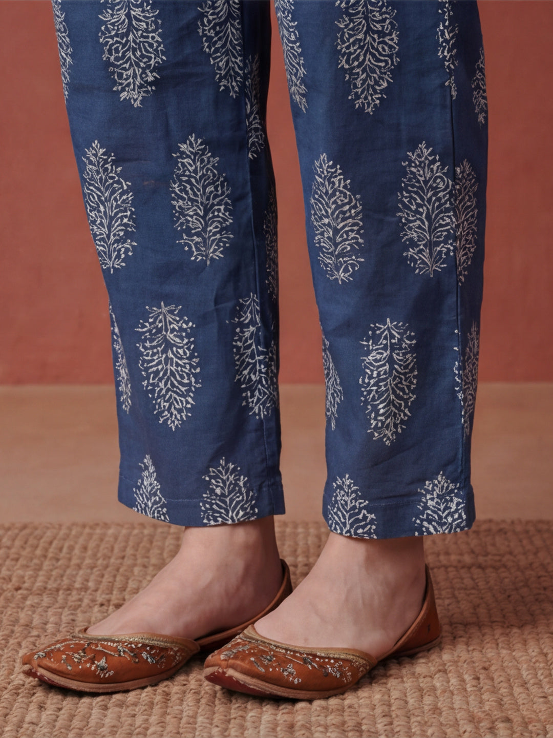 Ethnic Print Straight Cotton Short Kurta with Pyjamas