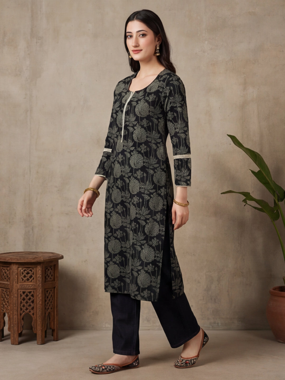 Floral Embroidered Straight Pure Cotton Kurta