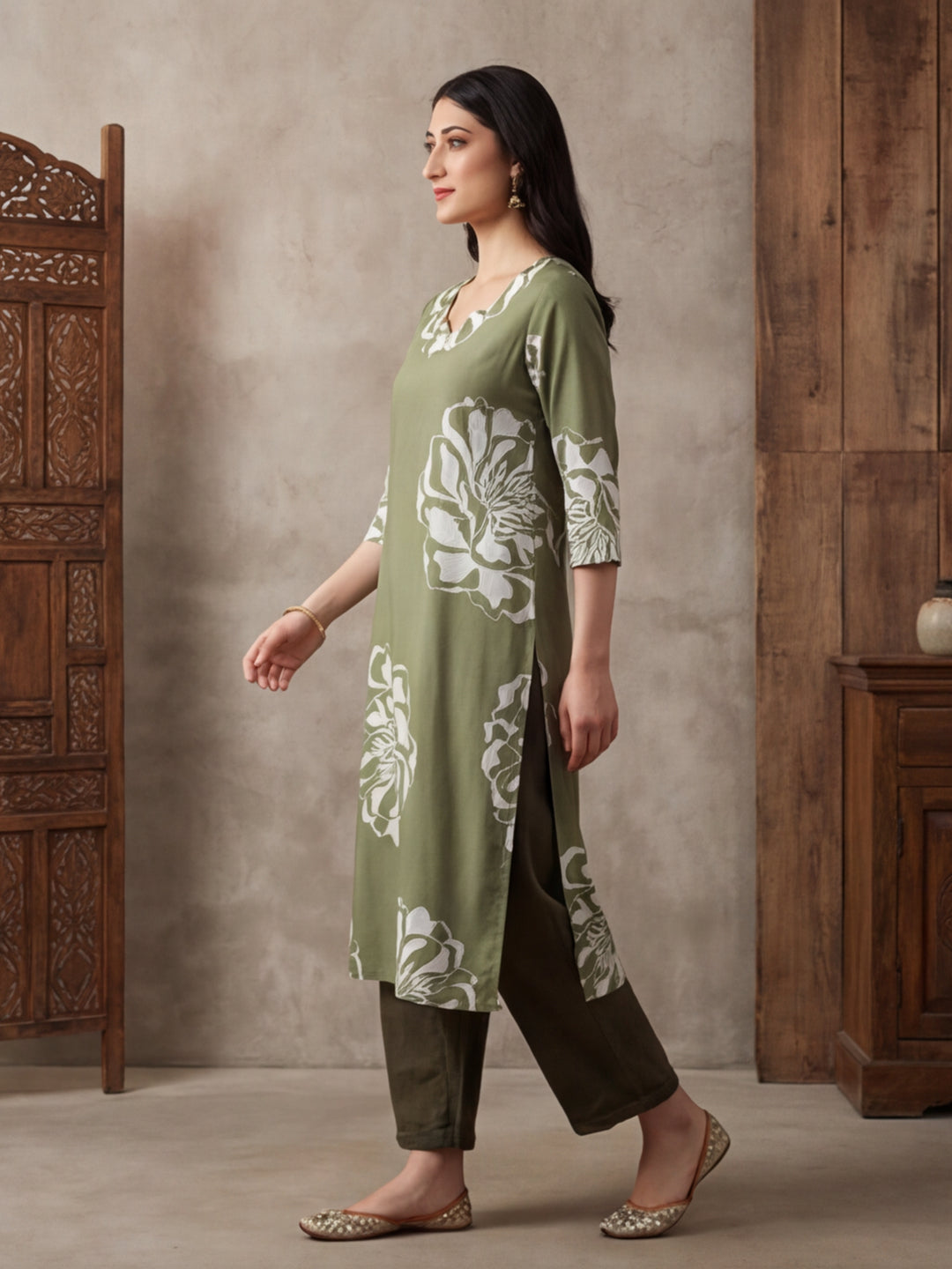 Floral Embroidered Straight Pure Cotton Kurta