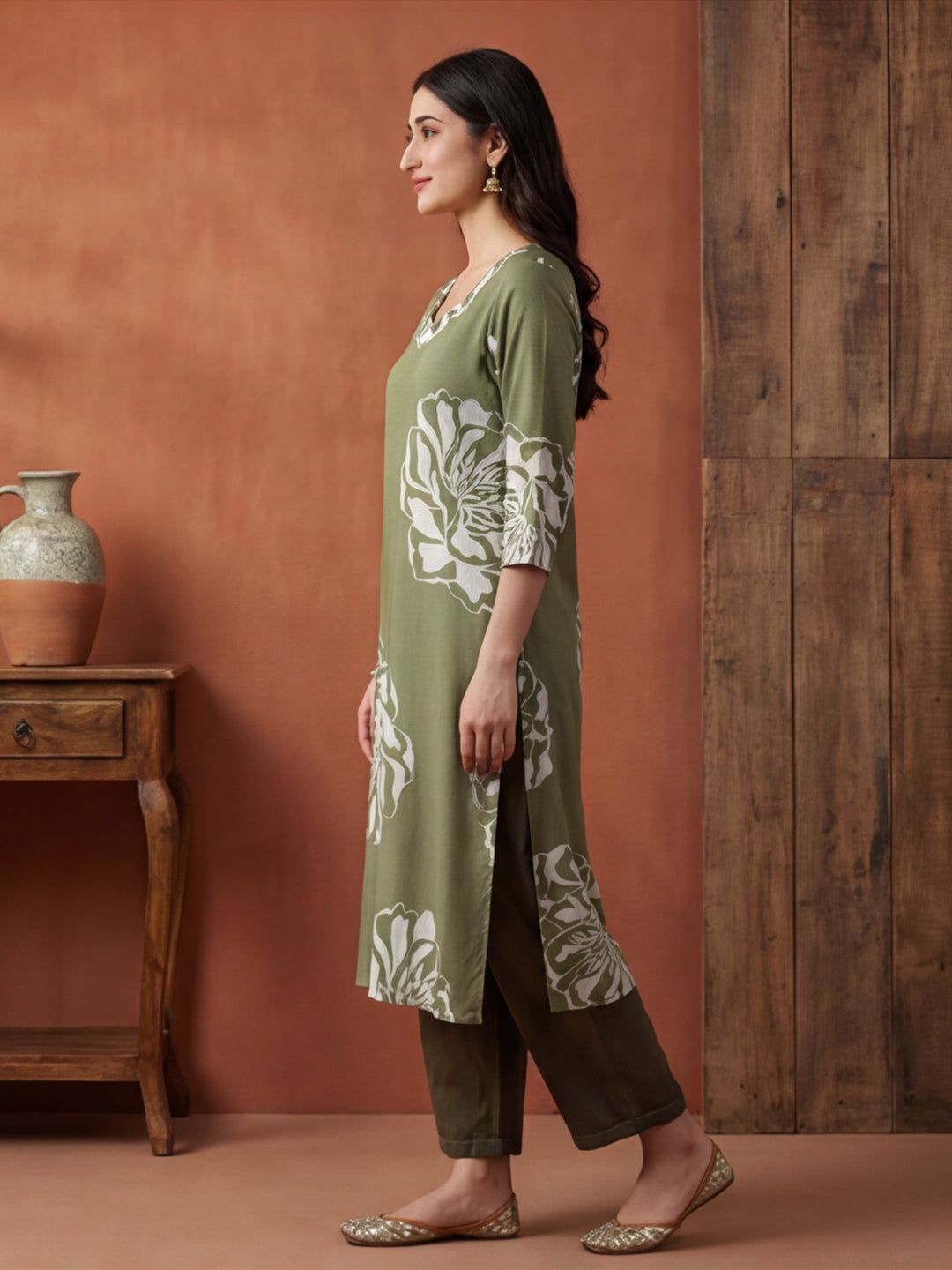 Floral Embroidered Straight Pure Cotton Kurta