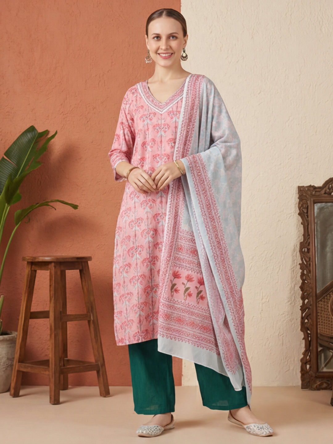 Ethnic Motifs Printed Straight Kurta & Trousers Sets