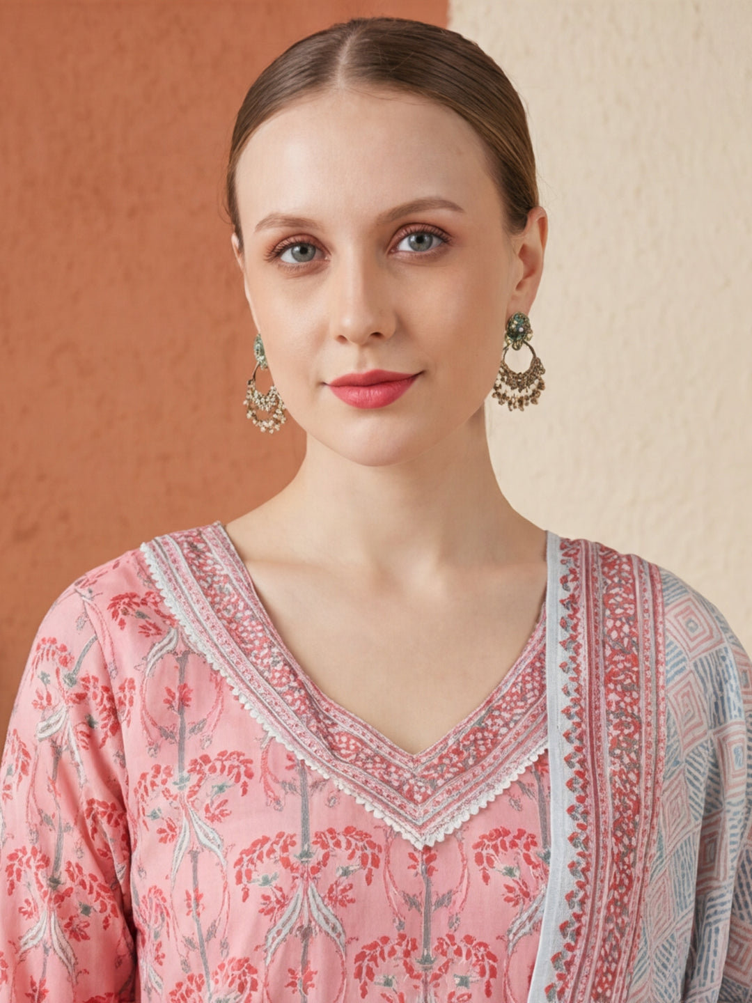 Ethnic Motifs Printed Straight Kurta & Trousers Sets
