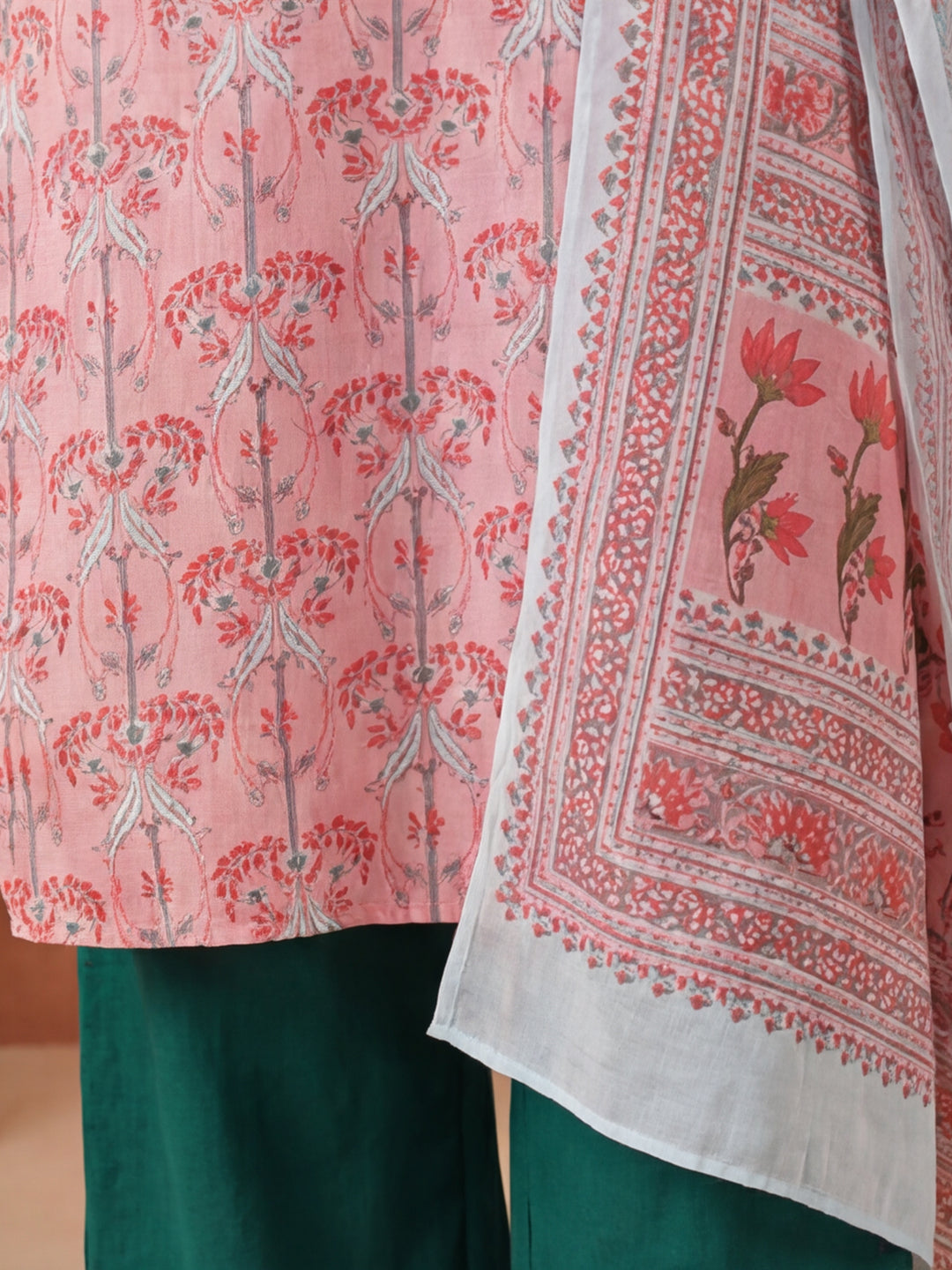 Ethnic Motifs Printed Straight Kurta & Trousers Sets