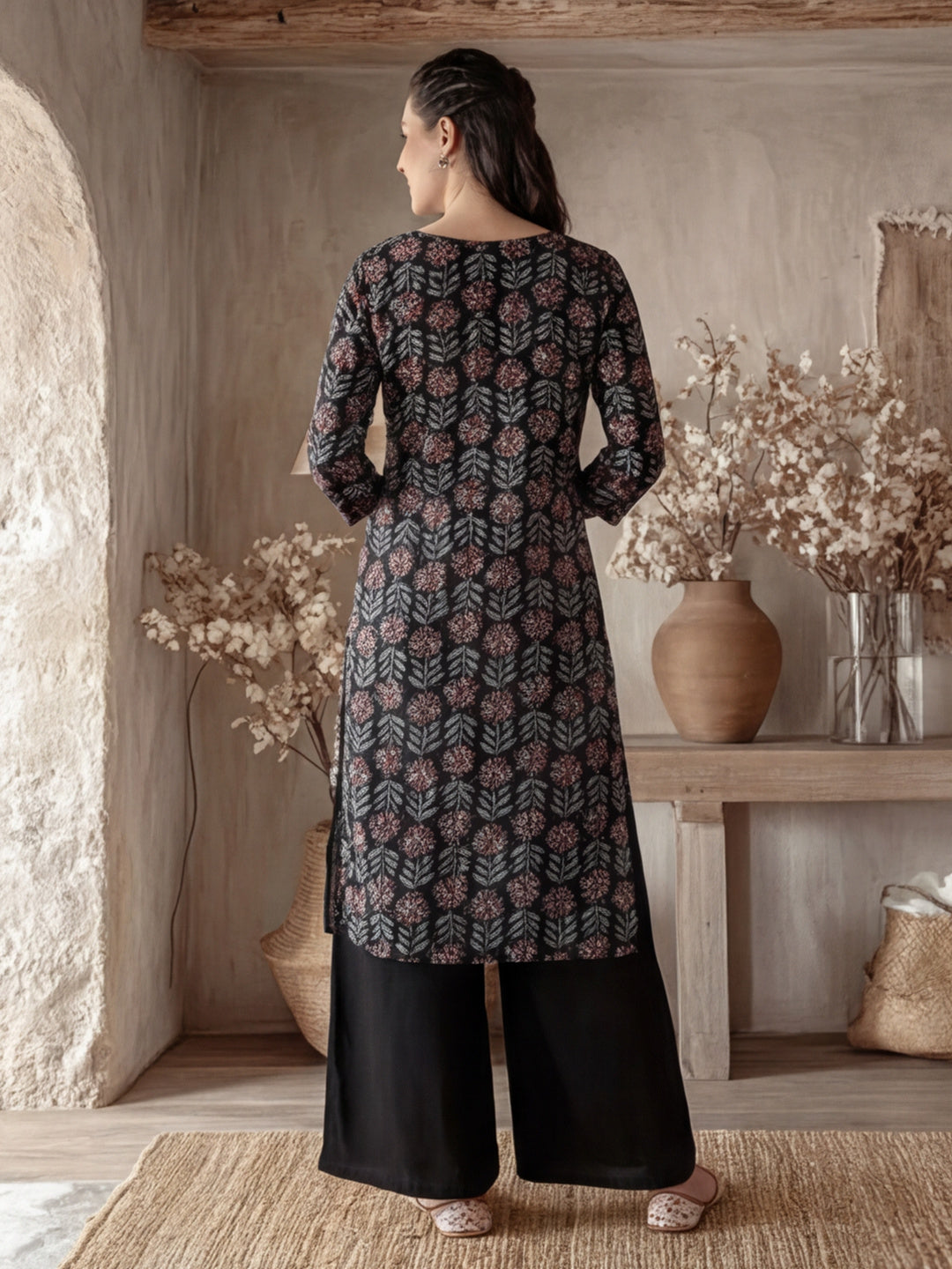 Floral Embroidered Straight Kurta