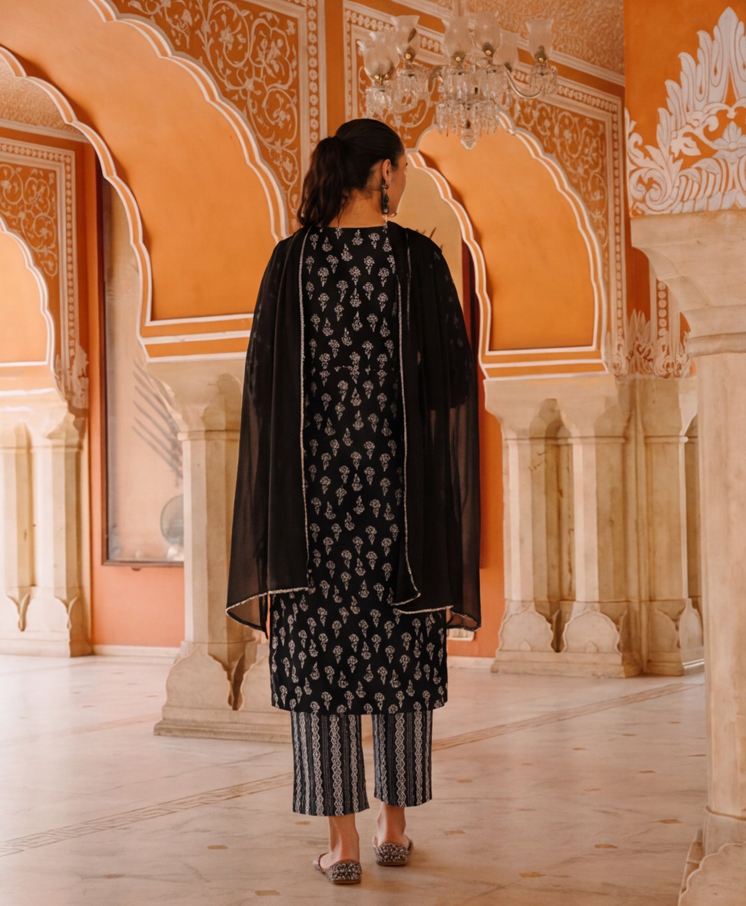 Floral Printed Straight Pure Cotton Kurta & Trousers Sets