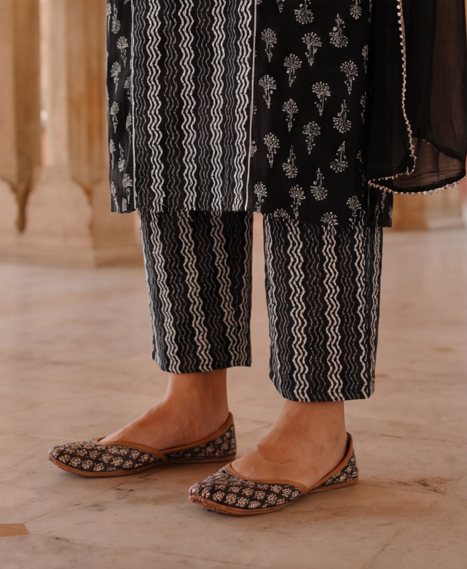 Floral Printed Straight Pure Cotton Kurta & Trousers Sets