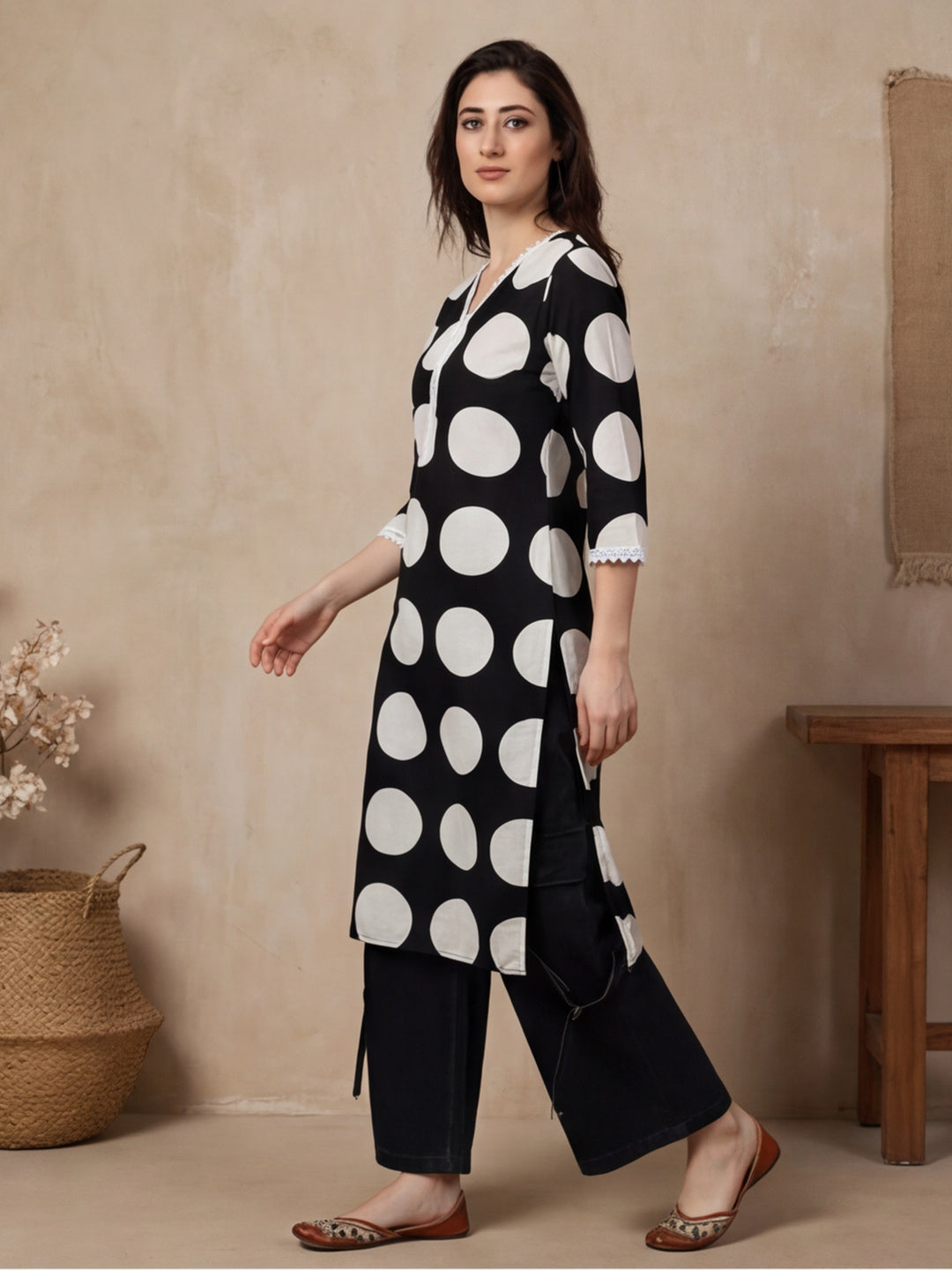 Polka Dots Printed Straight Kurta