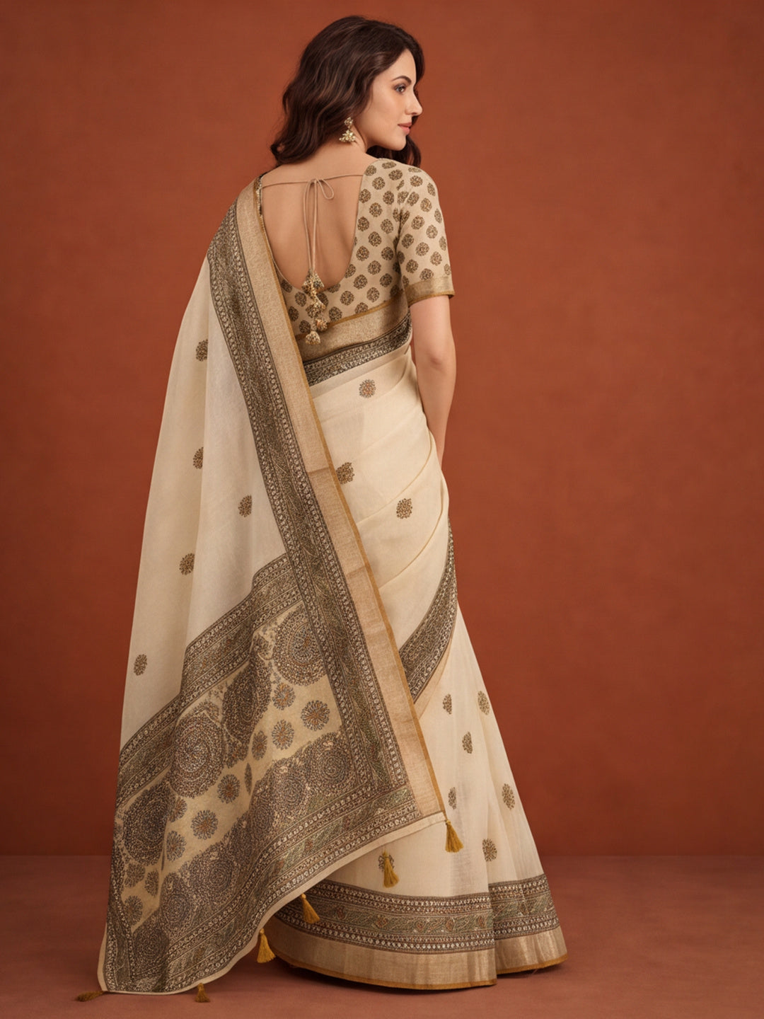 Jaipur Kurti Women Beige Digital Printed Saree With Tasselled Border