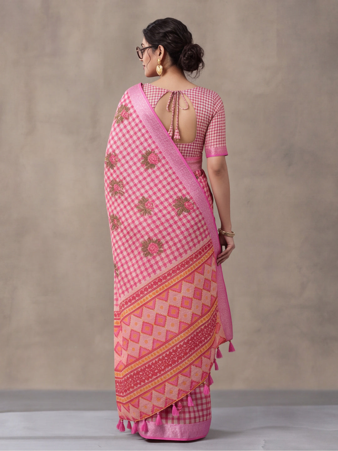 Jaipur Kurti Women Baby Pink Digital Printed Saree With Tasselled Border