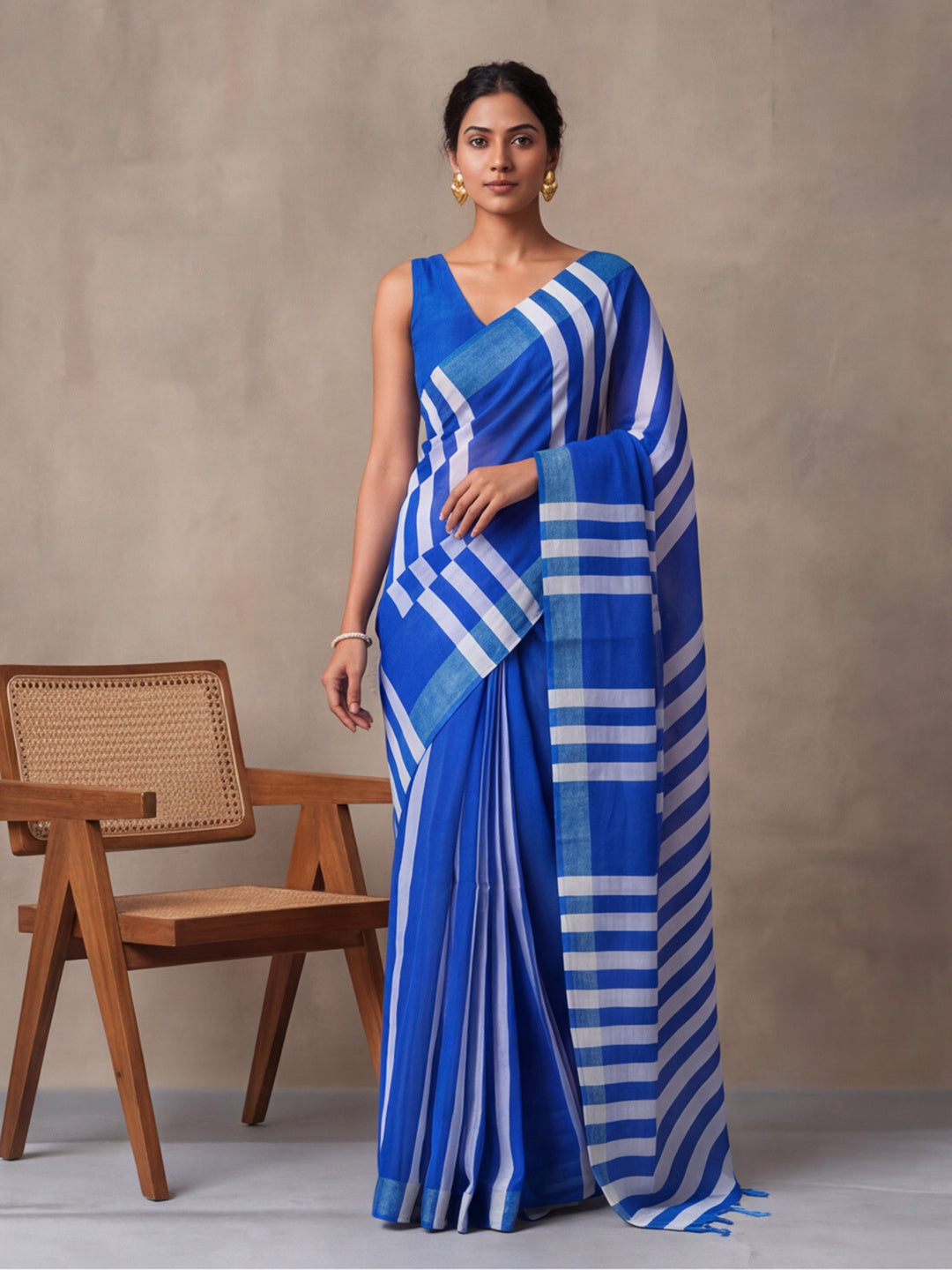Jaipur Kurti Women Blue Digital Printed Saree With Tasselled Border