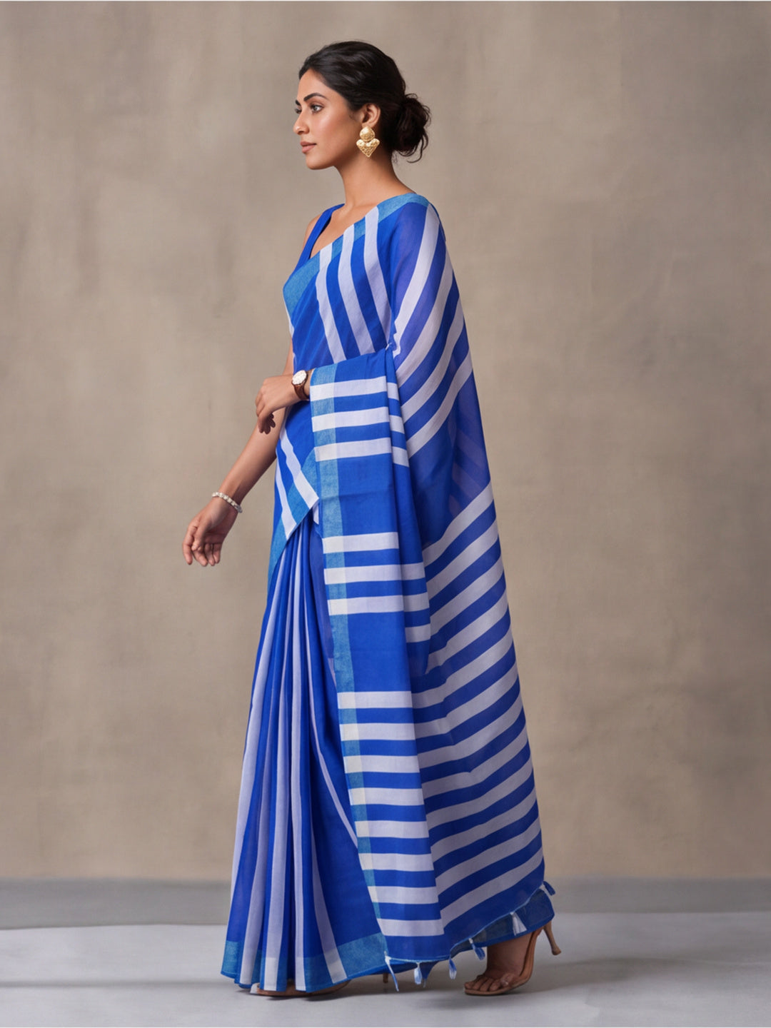 Jaipur Kurti Women Blue Digital Printed Saree With Tasselled Border