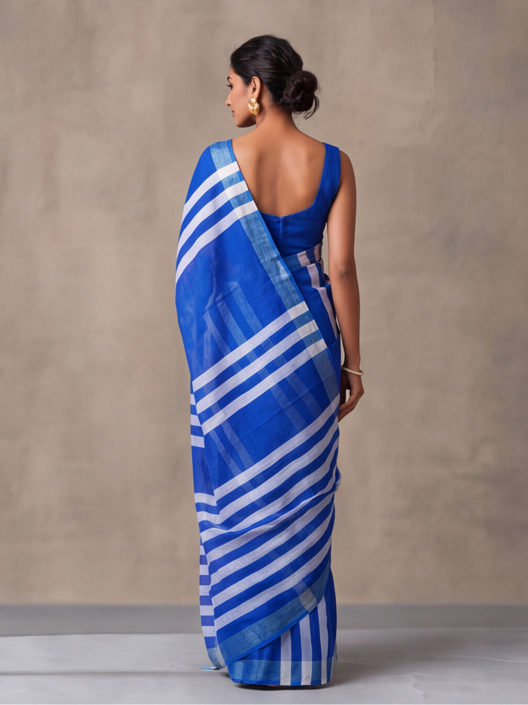 Jaipur Kurti Women Blue Digital Printed Saree With Tasselled Border