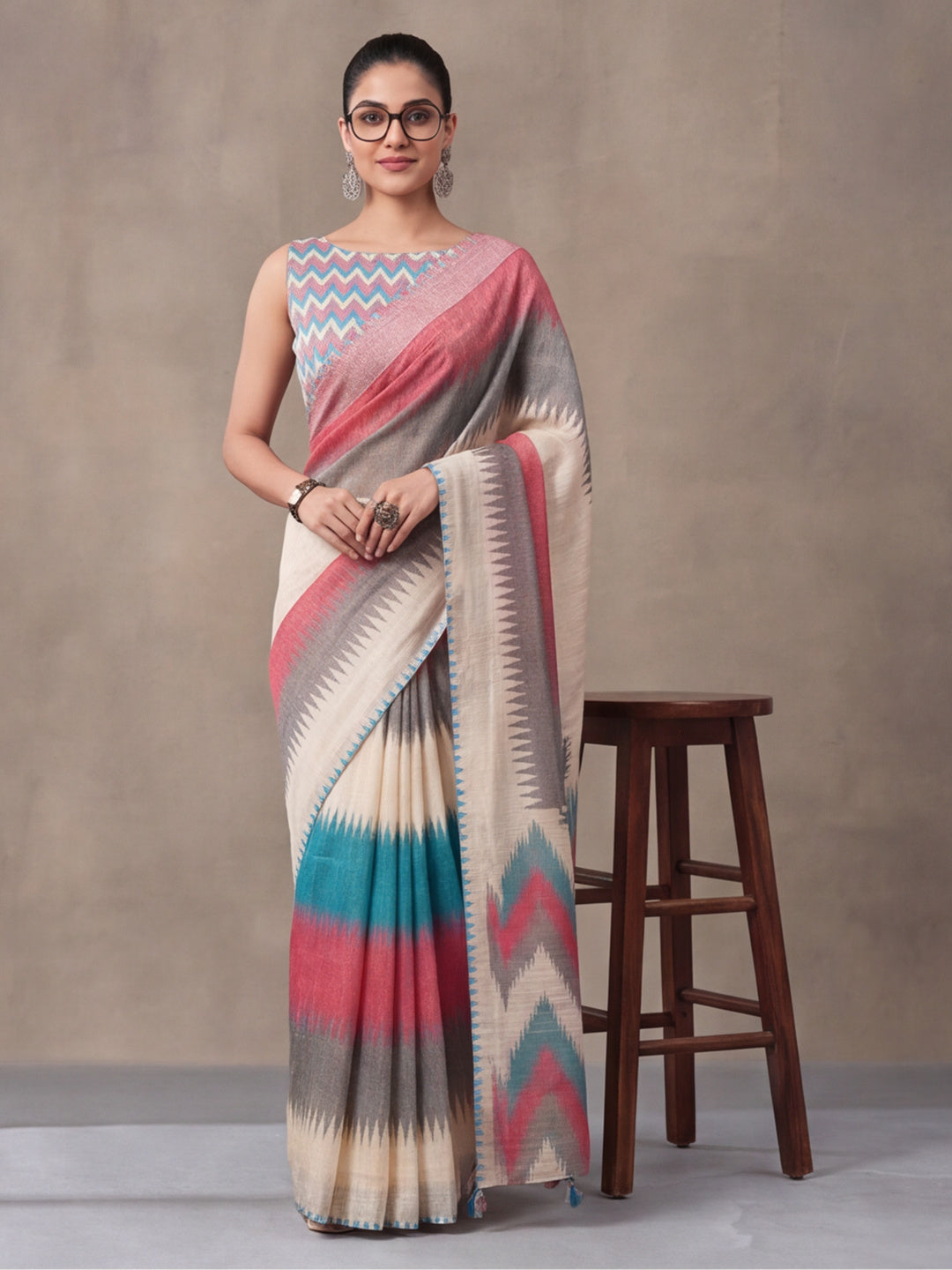 Jaipur Kurti Women Multi Digital Printed Saree With Tasselled Border