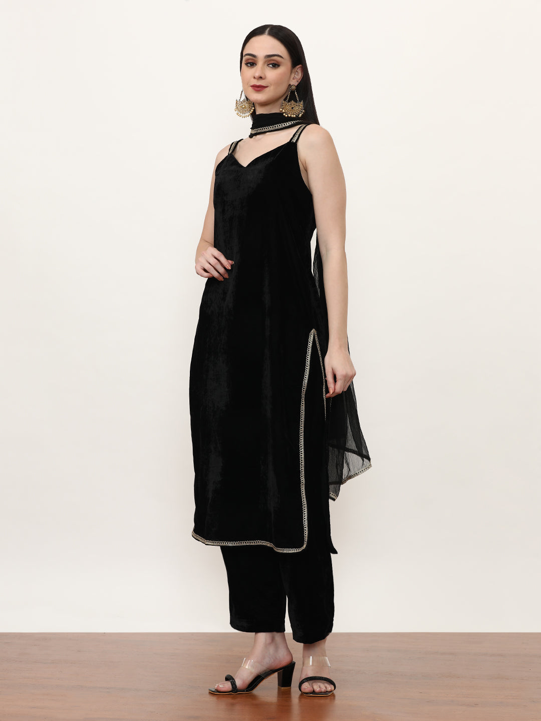 Velvet Solid Kurta Sets With Net Dupatta