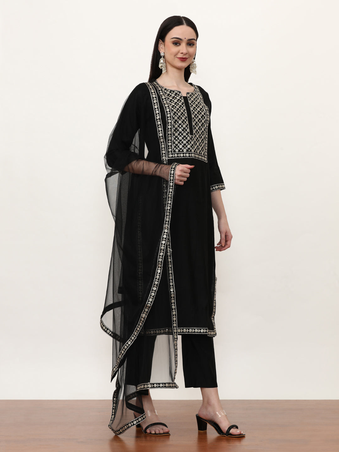 Embroidered Silk Blend Solid Kurta Sets With Net Dupatta