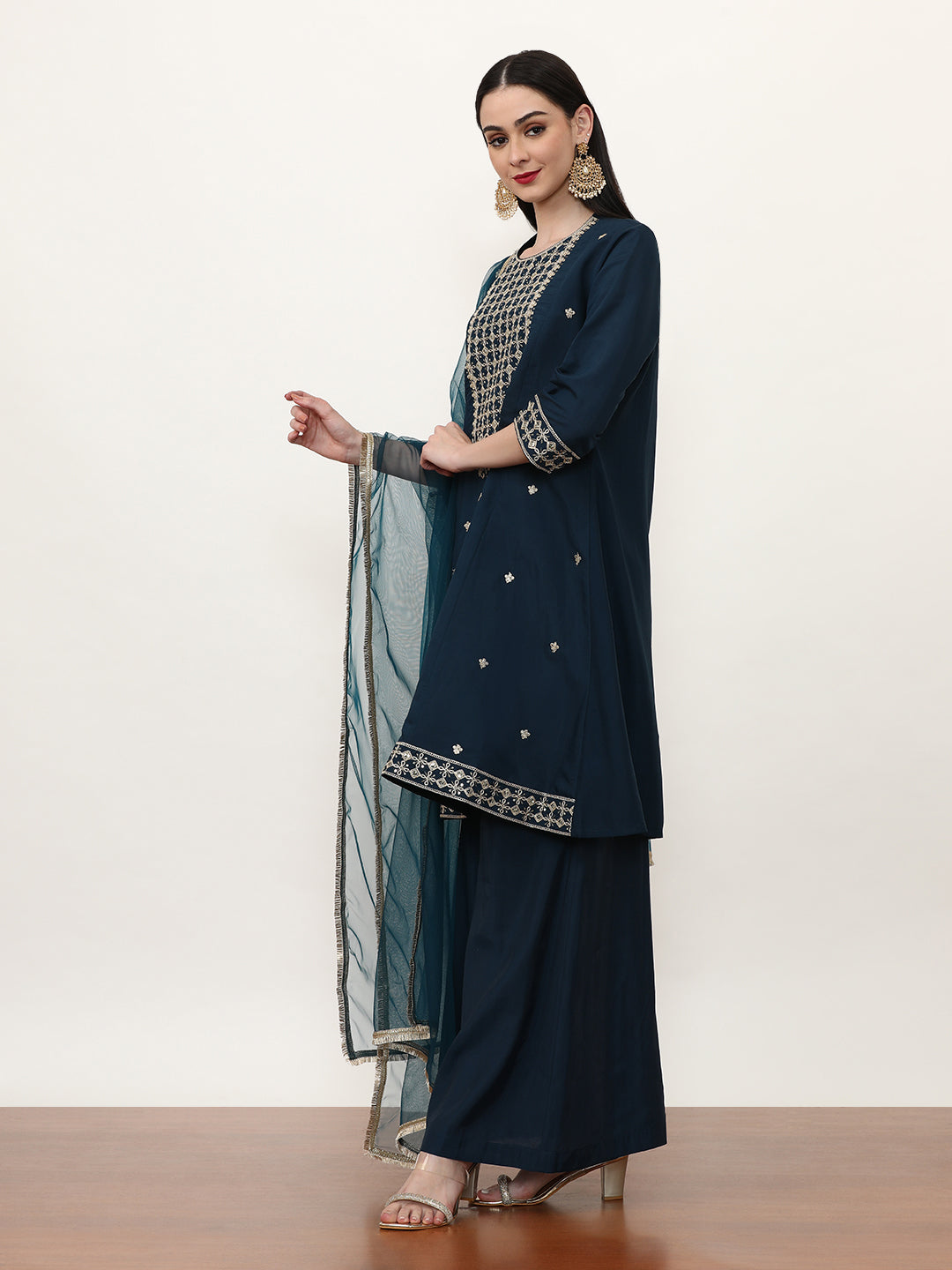 Embroidered Silk Blend Ethnic Motifs Kurta Sets With Net Dupatta