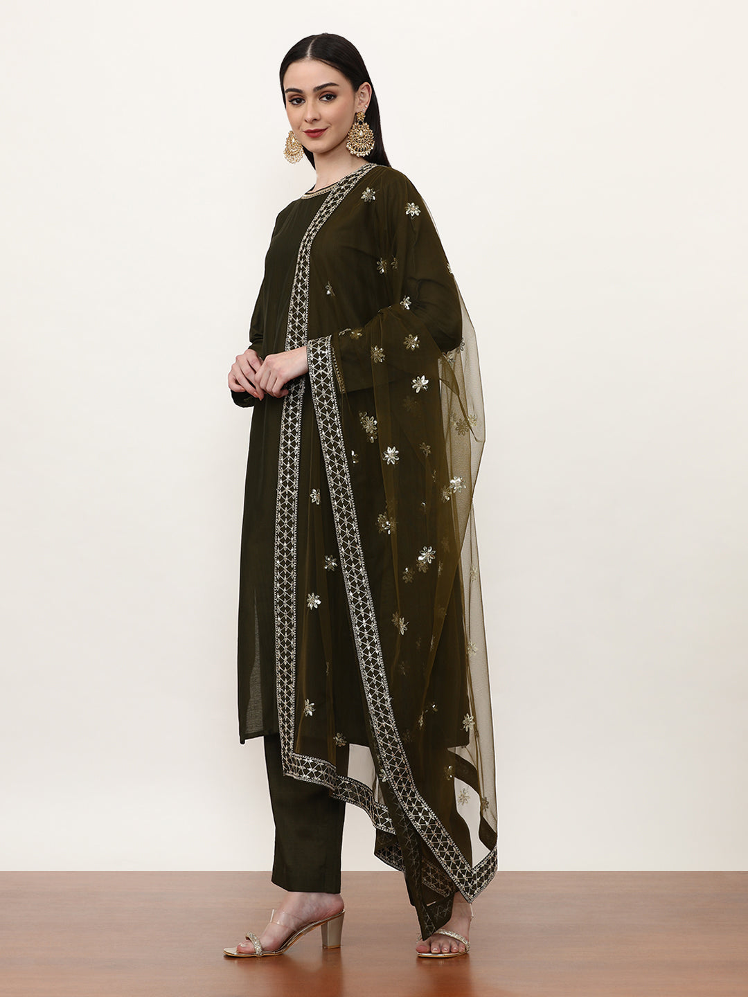 Embroidered Silk Blend Ethnic Motifs Kurta Sets With Net Dupatta