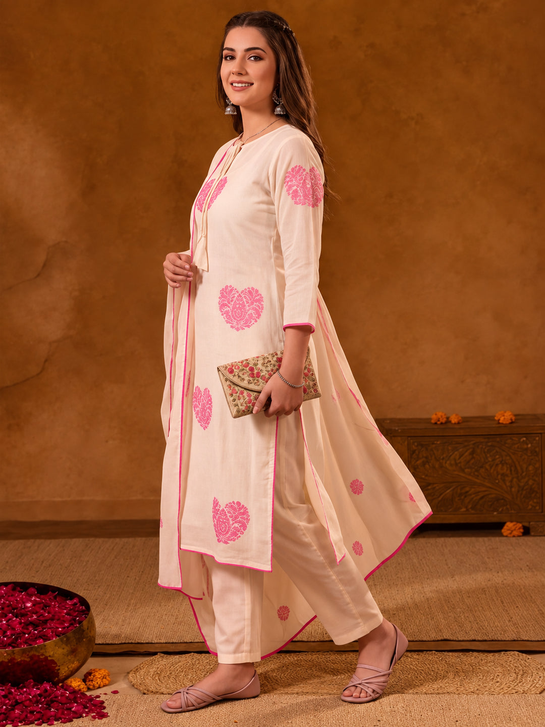 Women Floral Embroidered Off White Straight Kurta Set with Dupatta