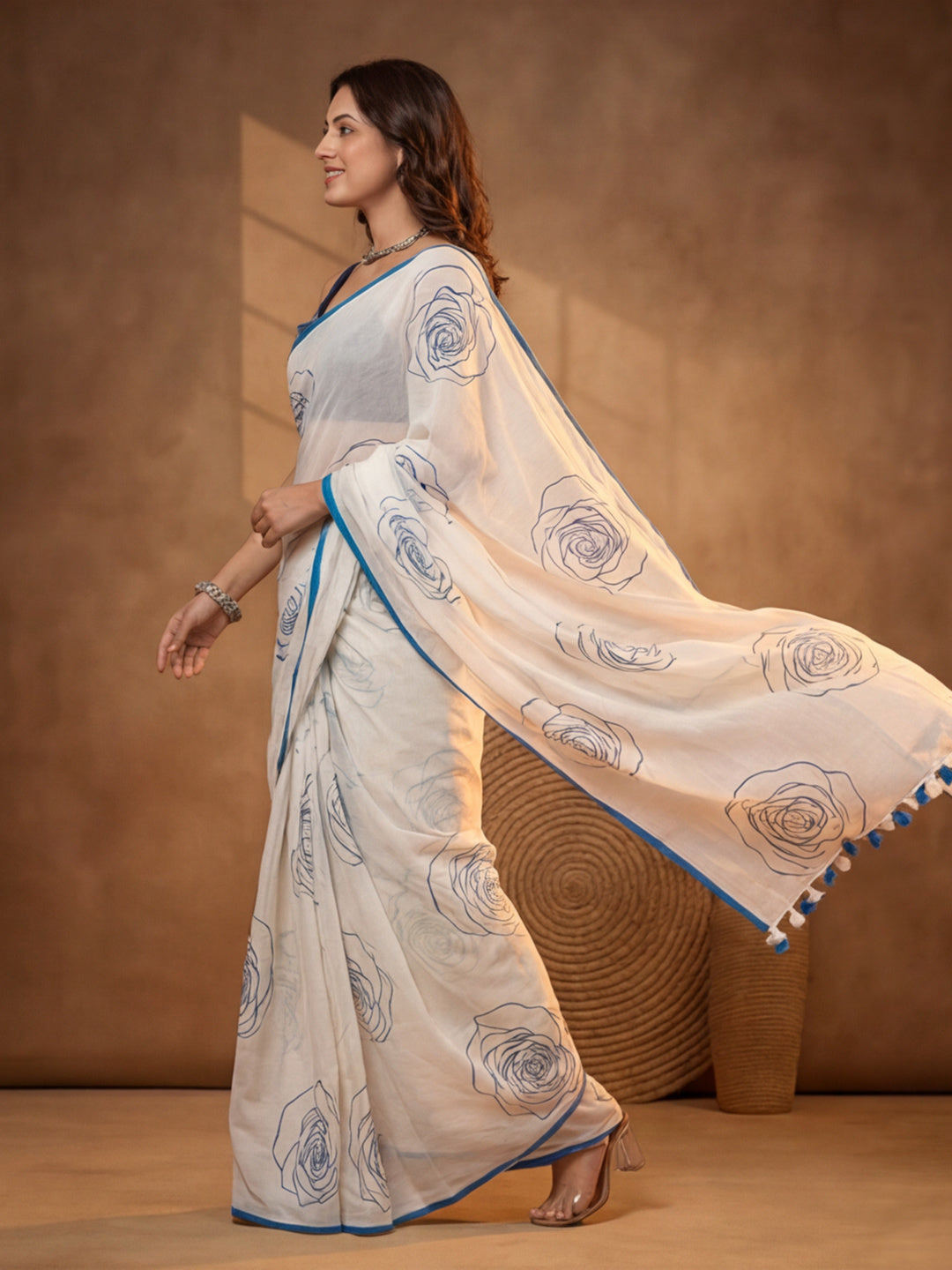 Floral Linen Blend Saree with Unstiched Blouse