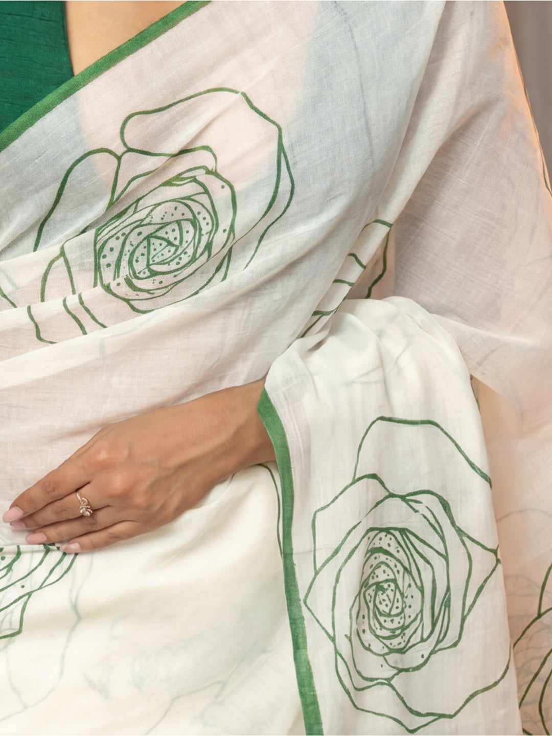 Floral Linen Blend Saree with Unstiched Blouse