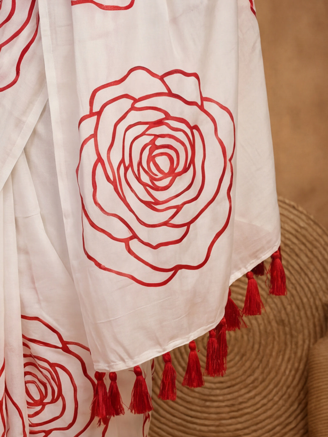 Floral Linen Blend Saree with Unstiched Blouse