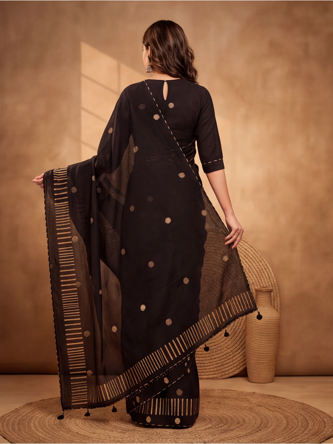 Digitally Printed Abstract & Floral Mul Cotton Saree with Contrast Blouse