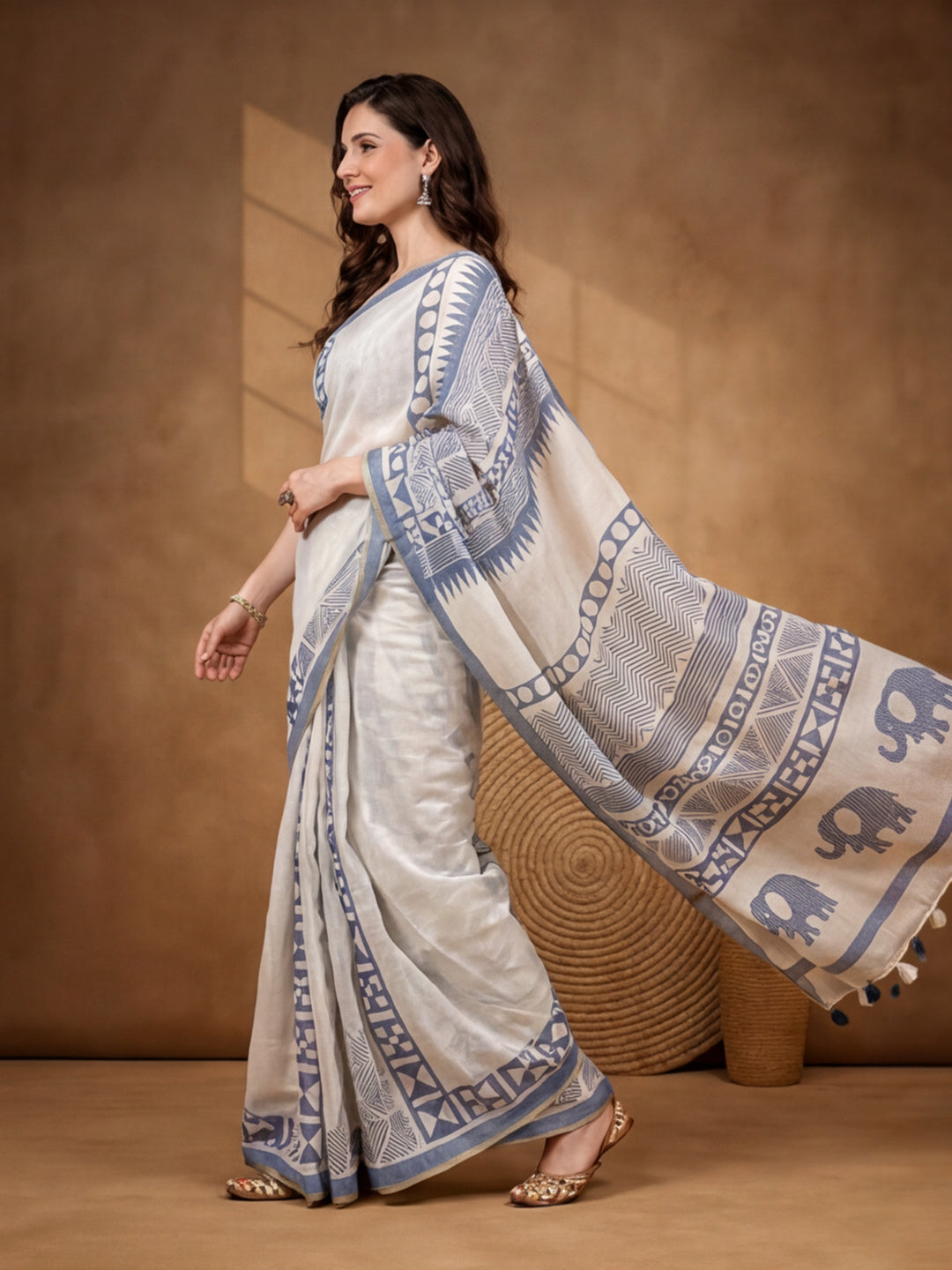 Geometric Linen Blend Saree with Unstiched Blouse